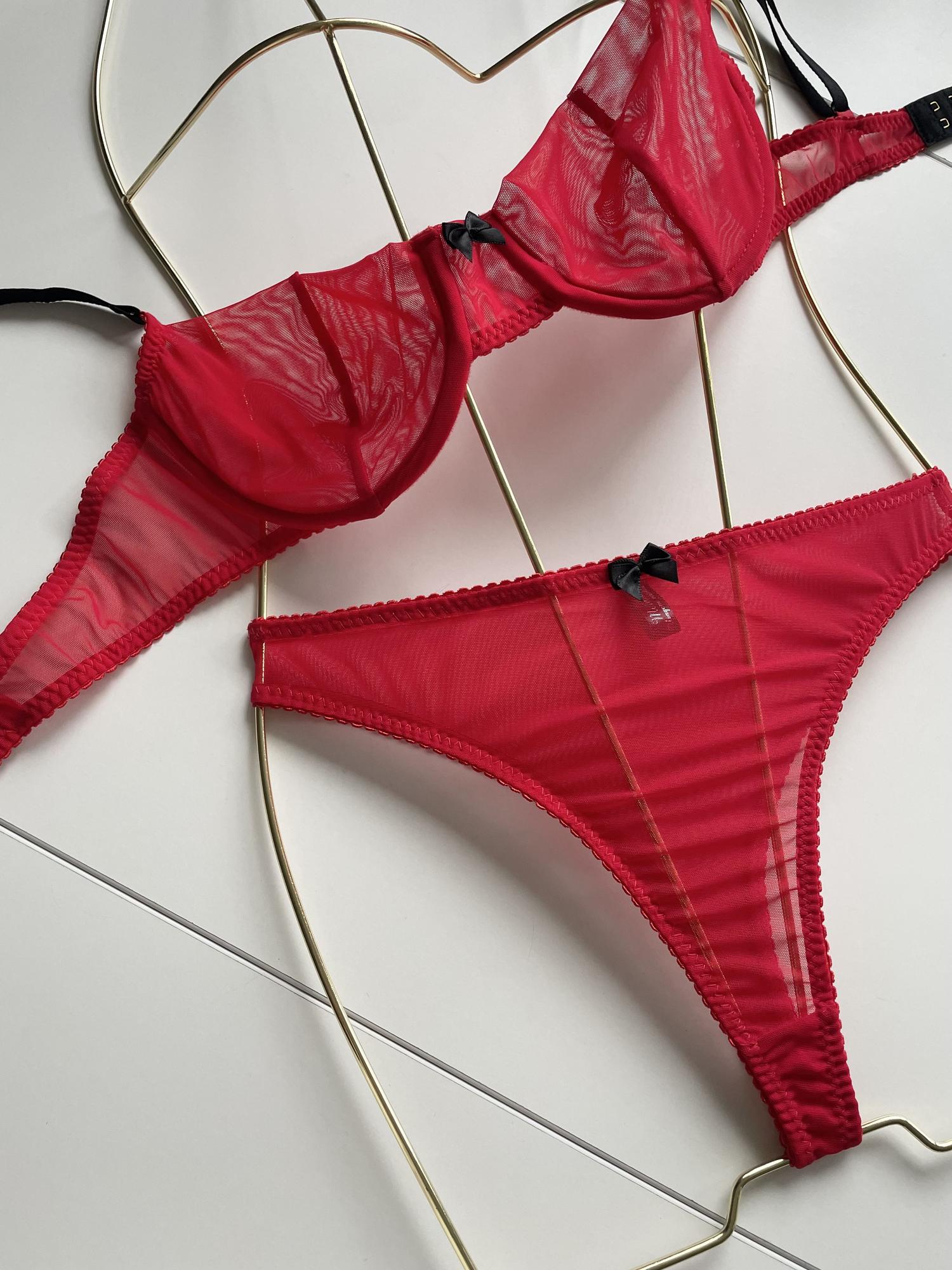 Комплект «Nitte» в красном цвете.