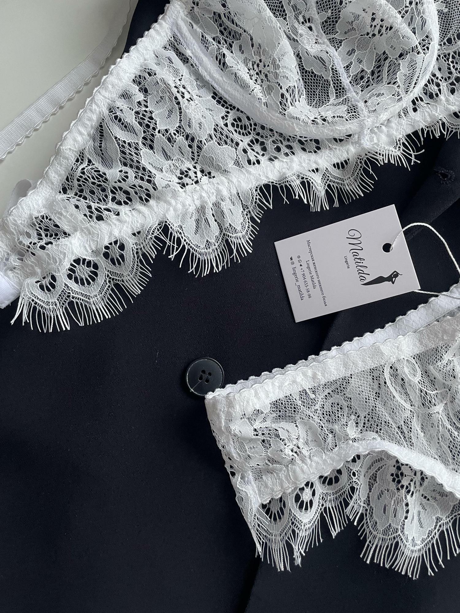 Кружевной комплект «Nitte» в белом цвете.