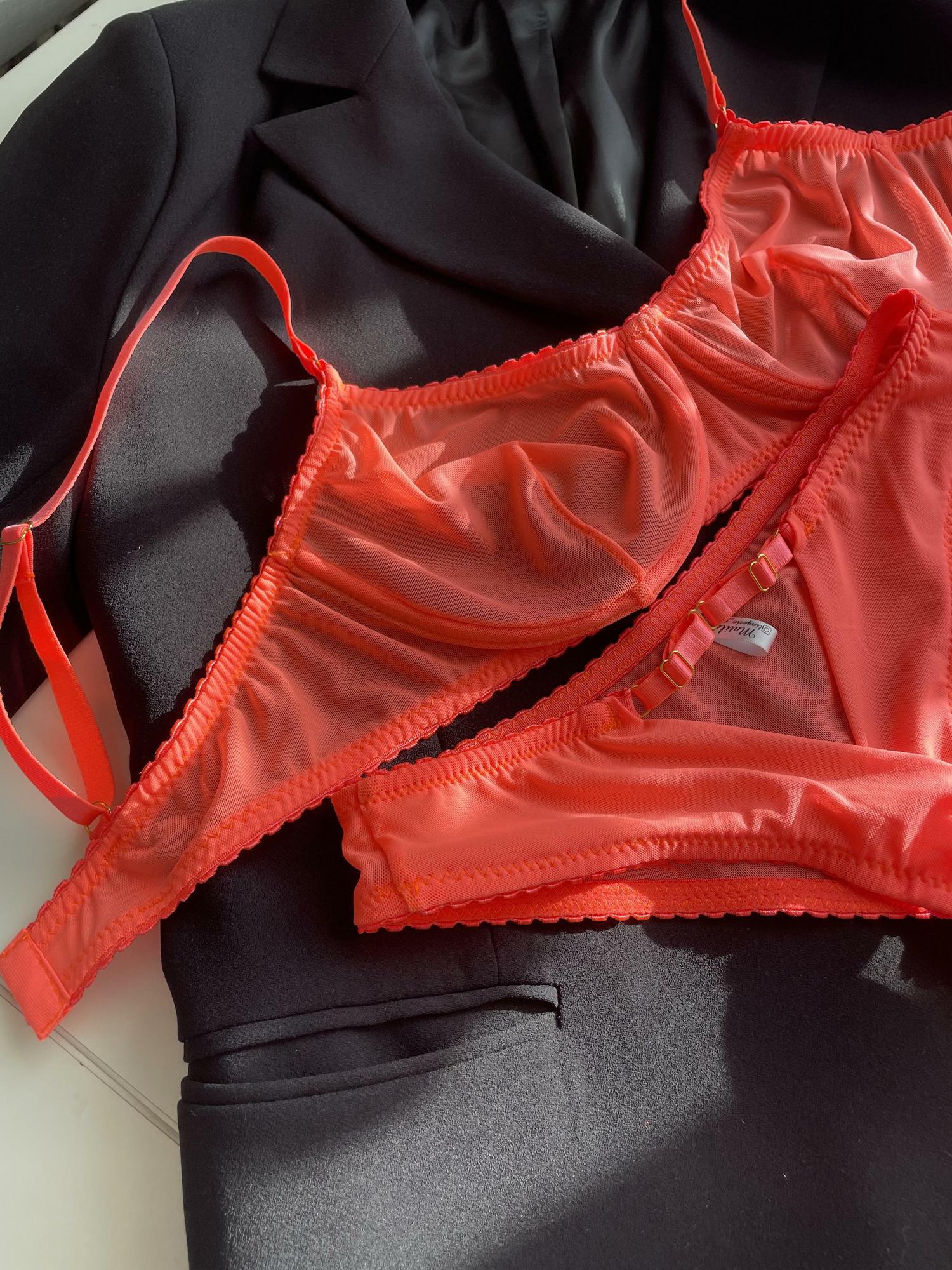 Комплект  «ARI» в оранжевом цвете.