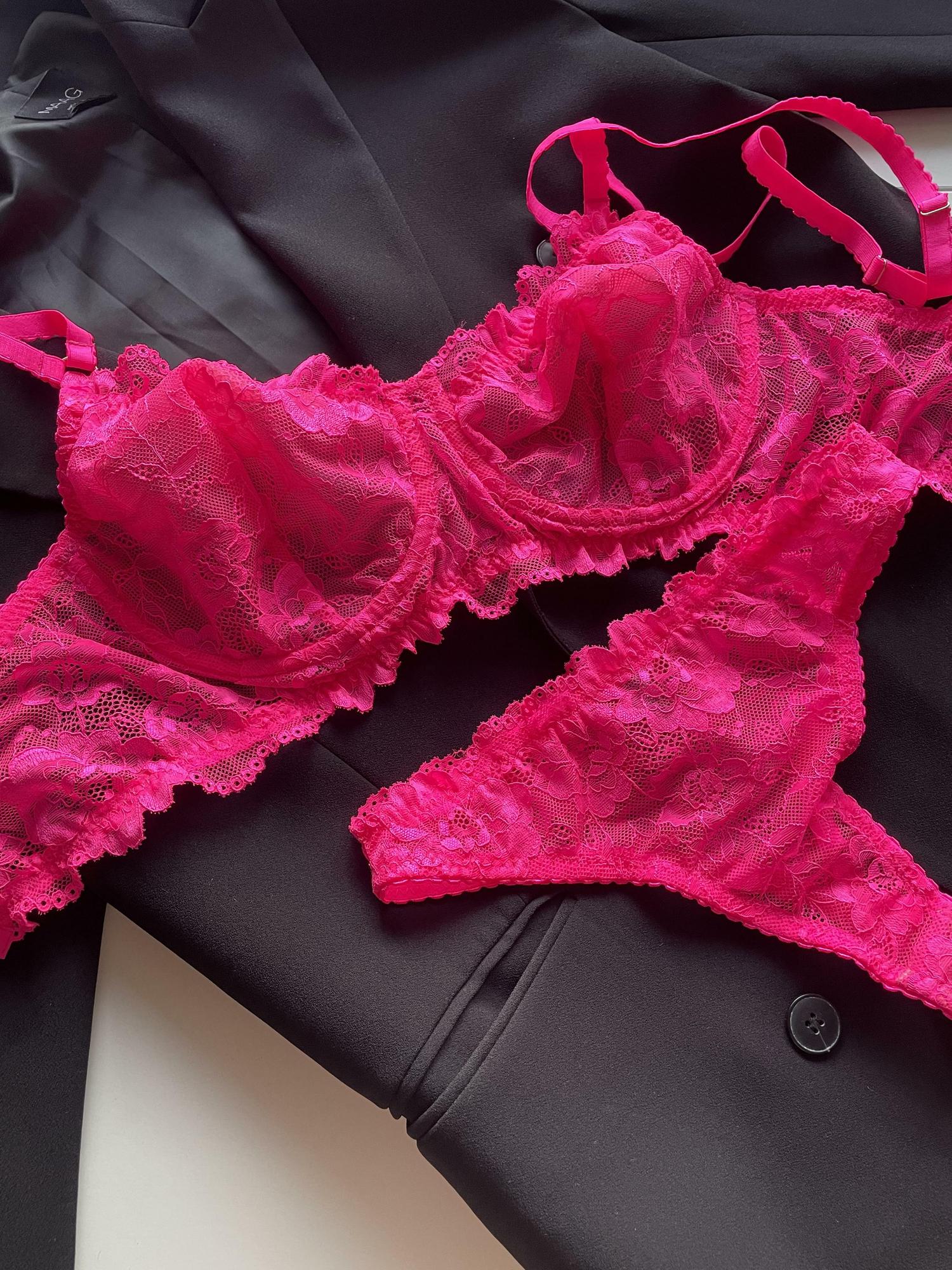 Кружевной комплект  «Tonia» в ярко - розовом цвете.