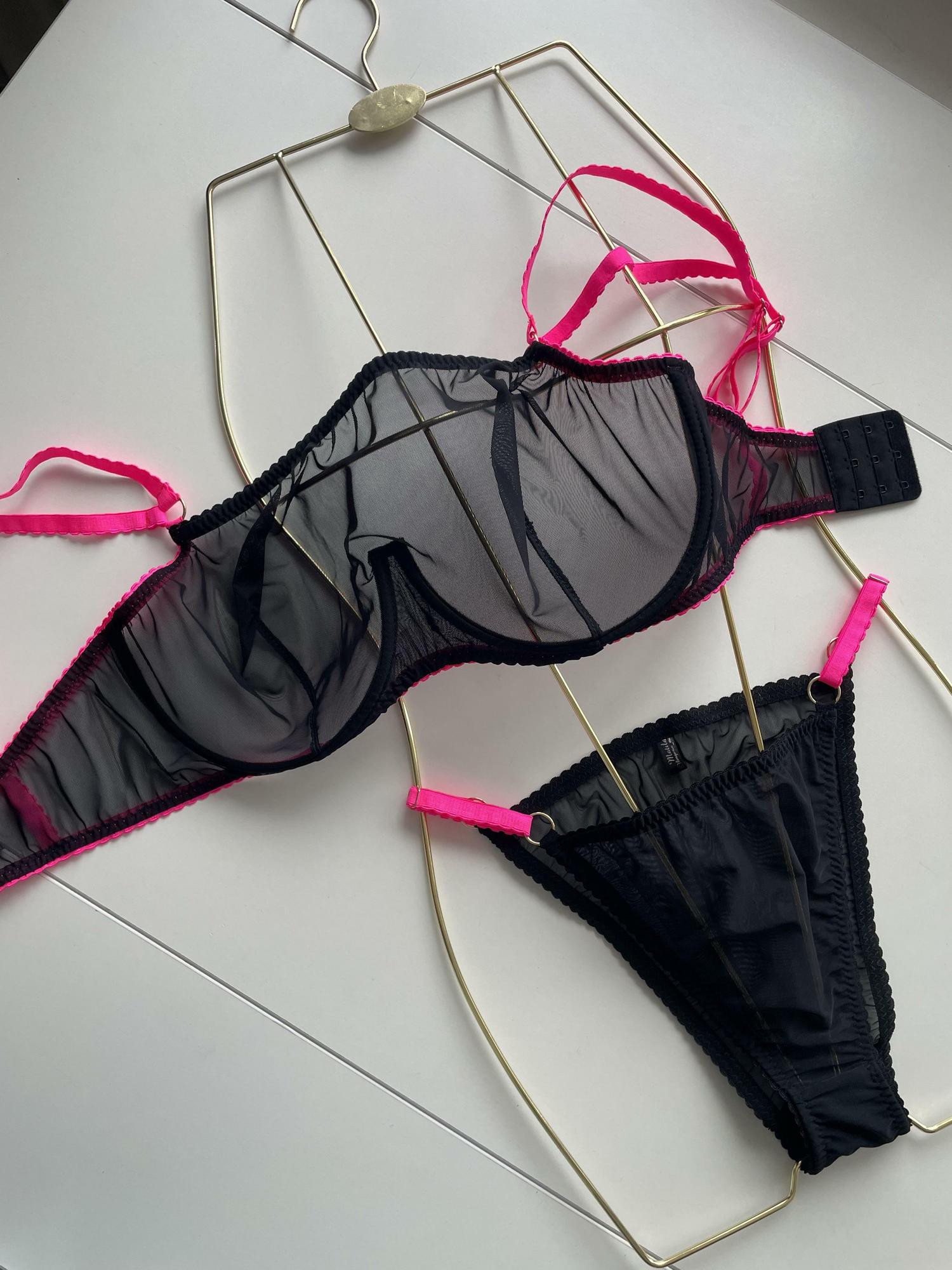Комплект  «Холтер - бра» черном цвете с ярко - розовыми резинками..