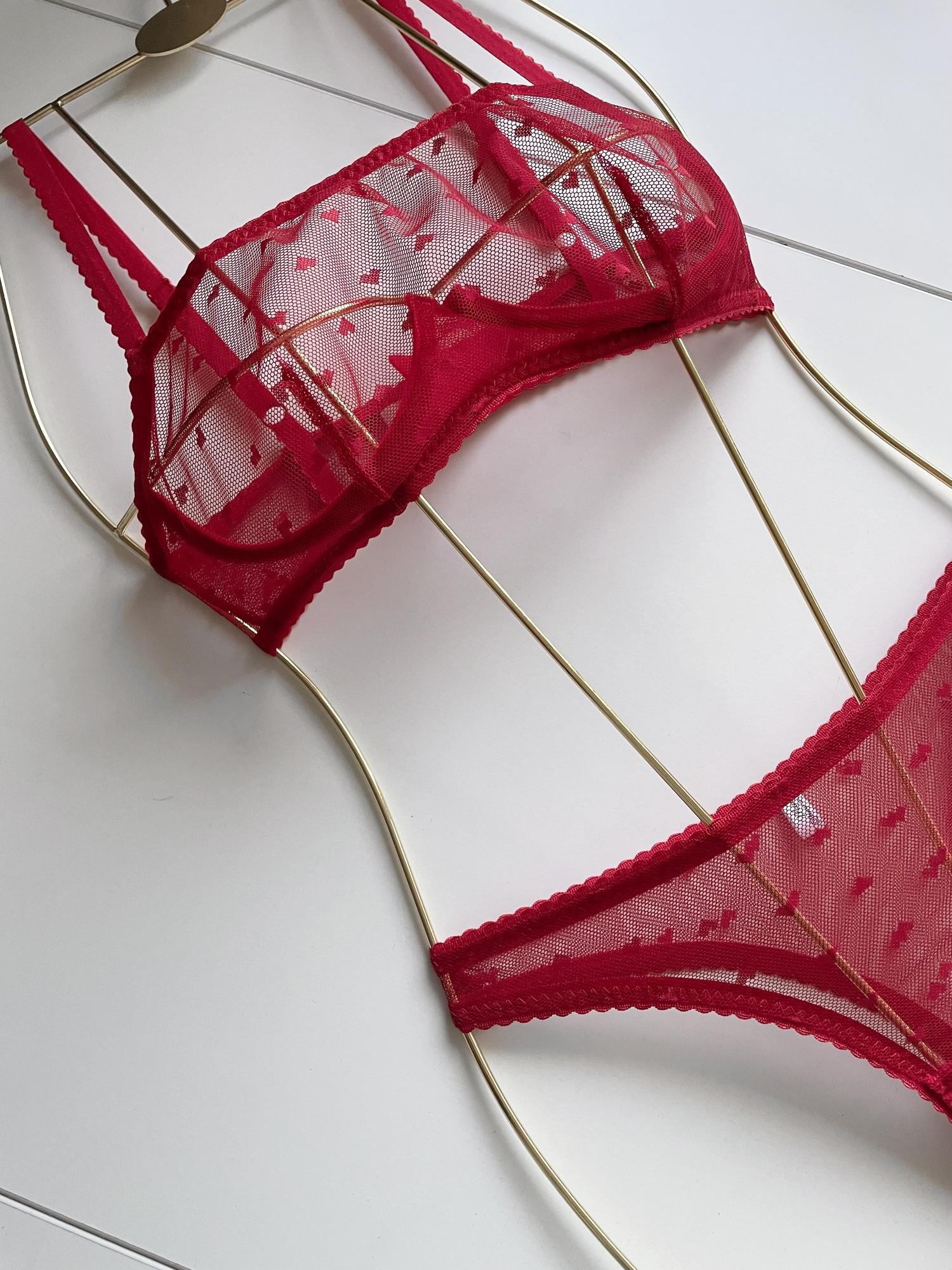 Комплект  «Холтер - бра»  в бордовом цвете в сердечко.