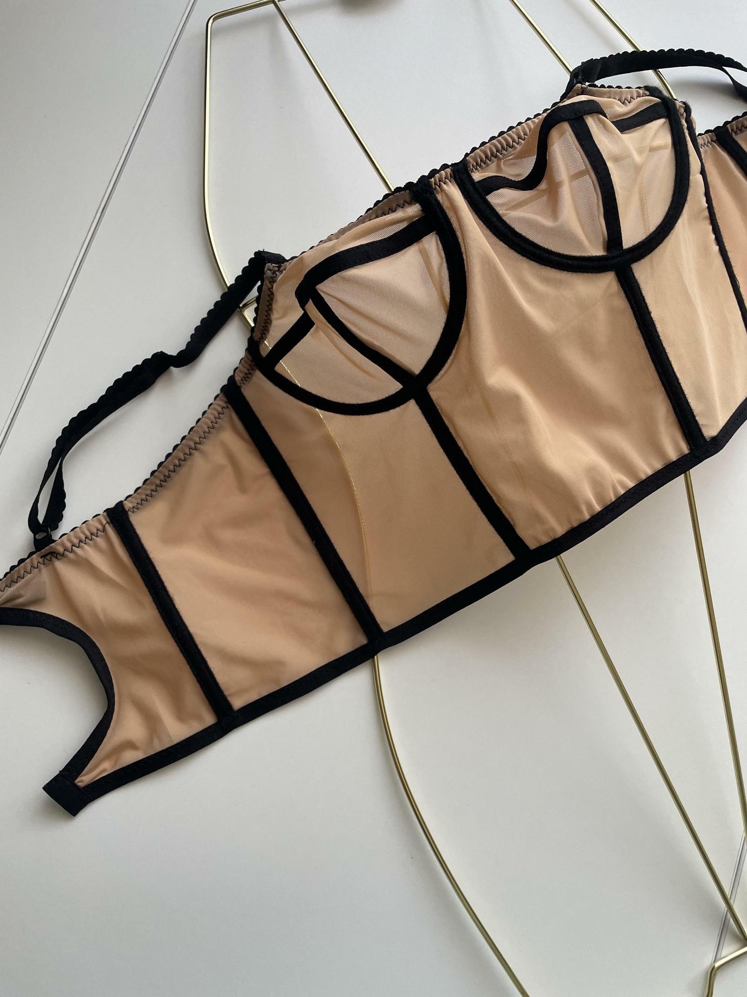 Корсет - бюстгальтер  «VET» в бежевом цвете.