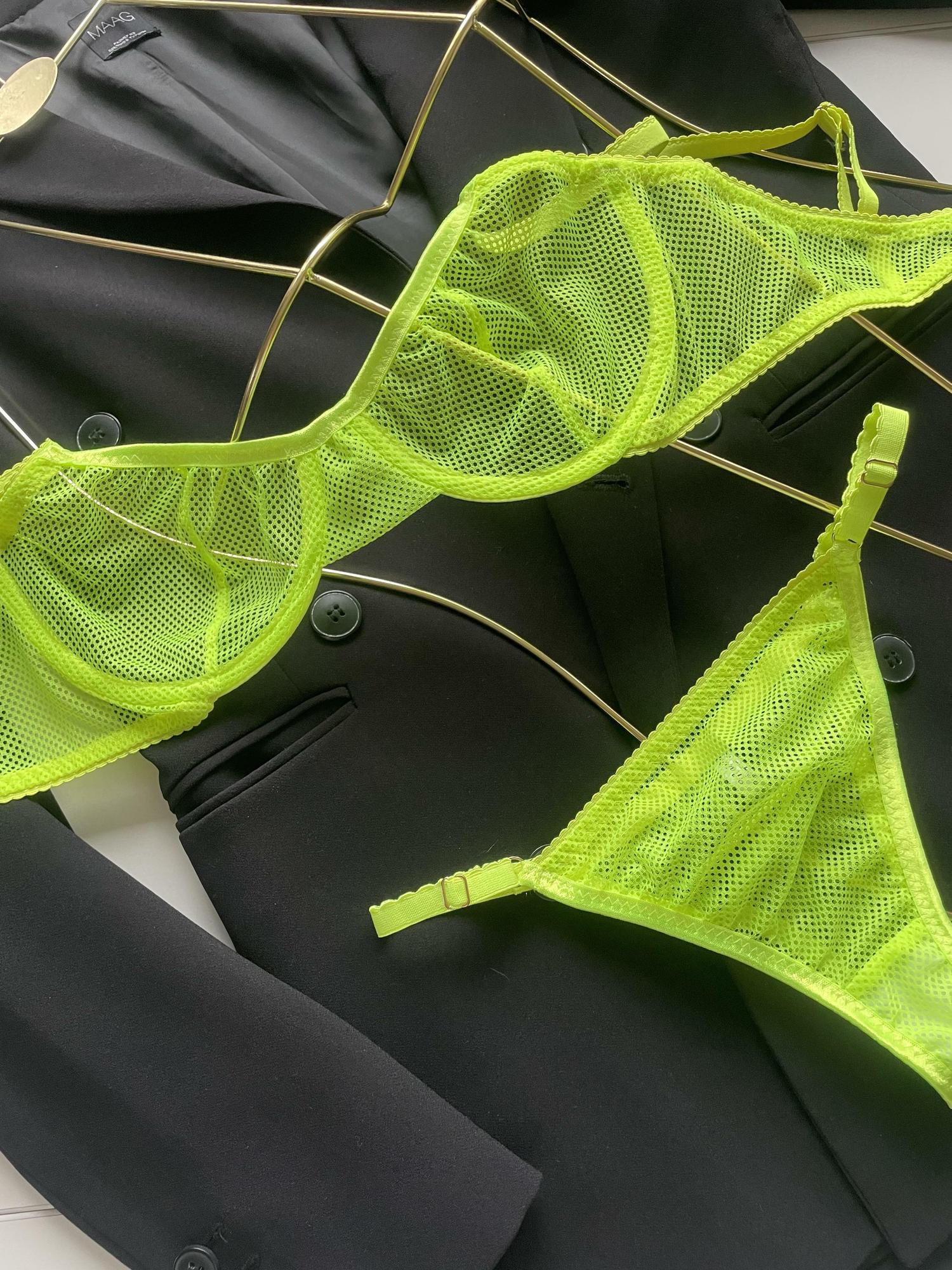 Кружевной комплект  «Nitty» в ярко - неоновом цвете.