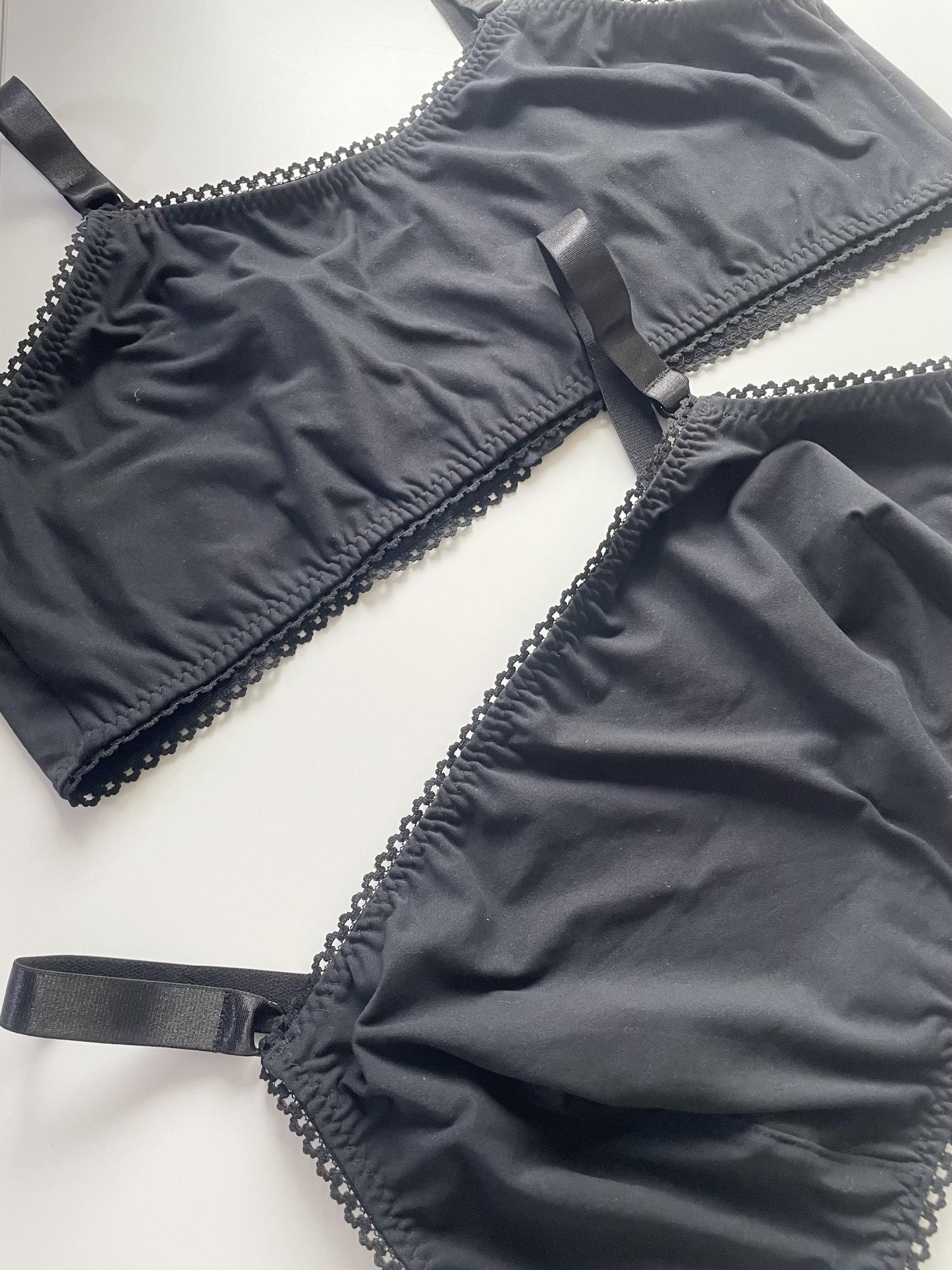 Хлопковые топики в черном цвете.