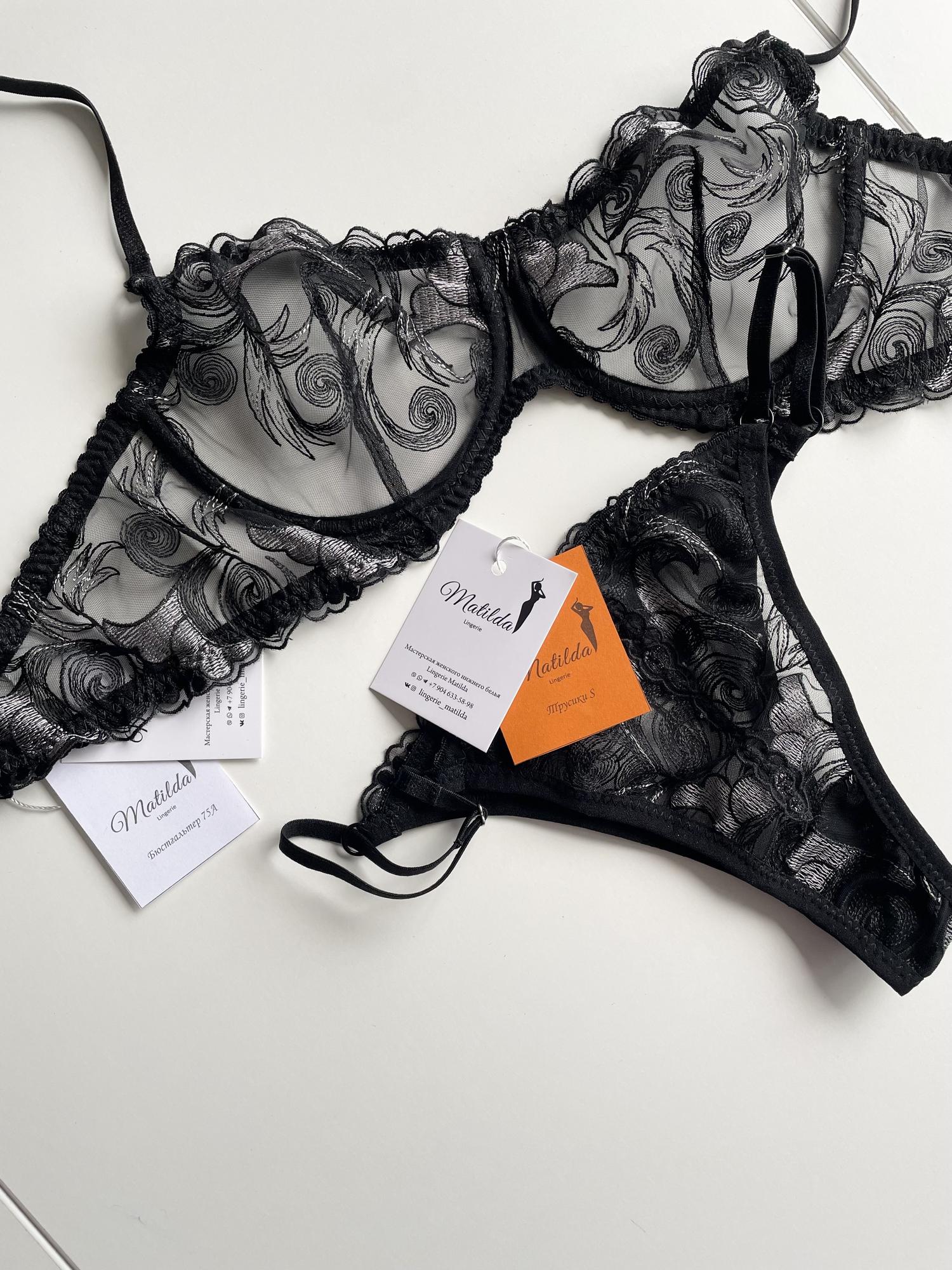 Кружевной комплект в черном цвете