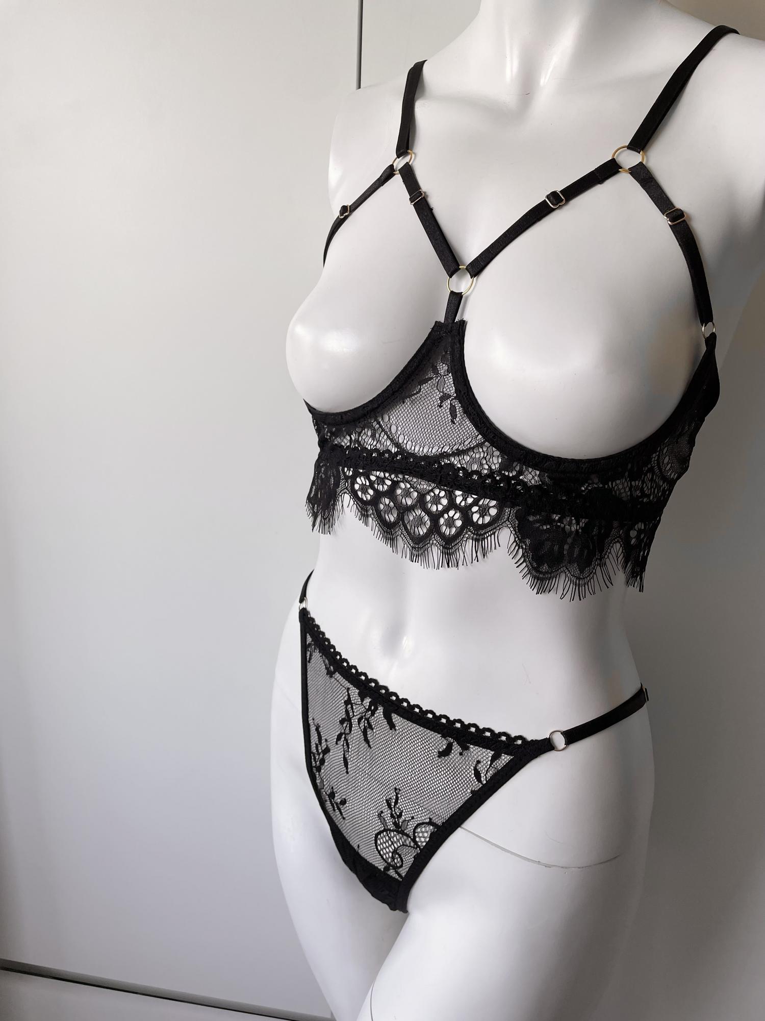 Сексуальный комплект «MERI» в черном цвете.
