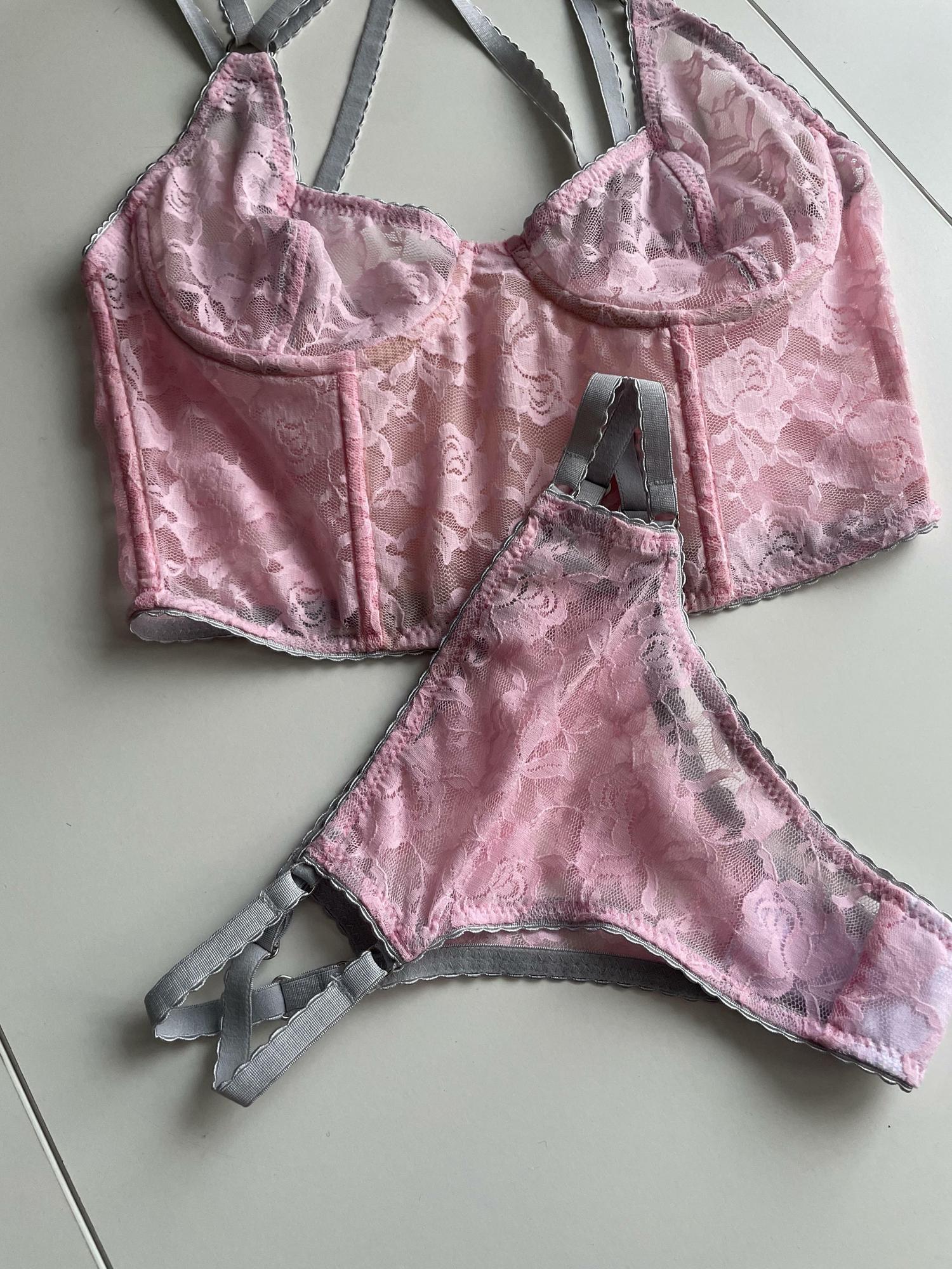 Кружевной комплект в розовом цвете  «DYE»