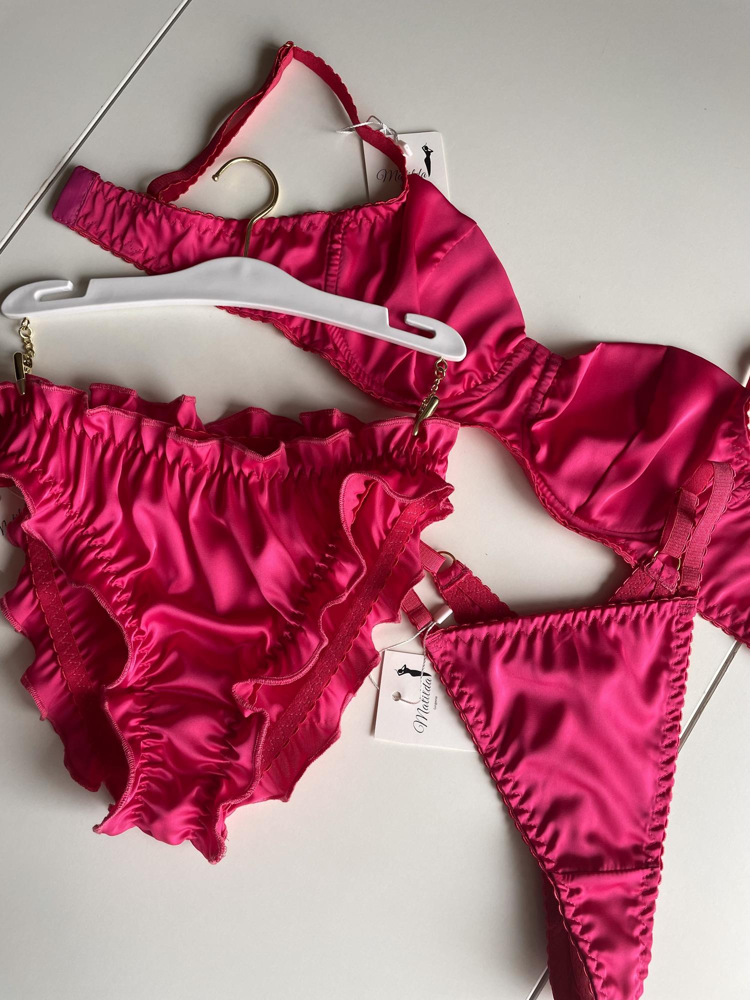 Нежный комплект  в ярко - розовом цвете «SIDI»