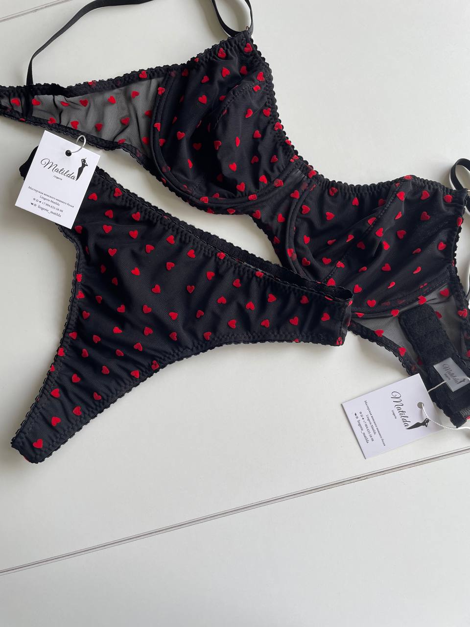 Комплект «DERA» в черном цвете с подкладкой.