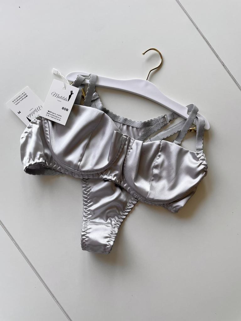 Нежный комплект в сером цвете «SIDI»