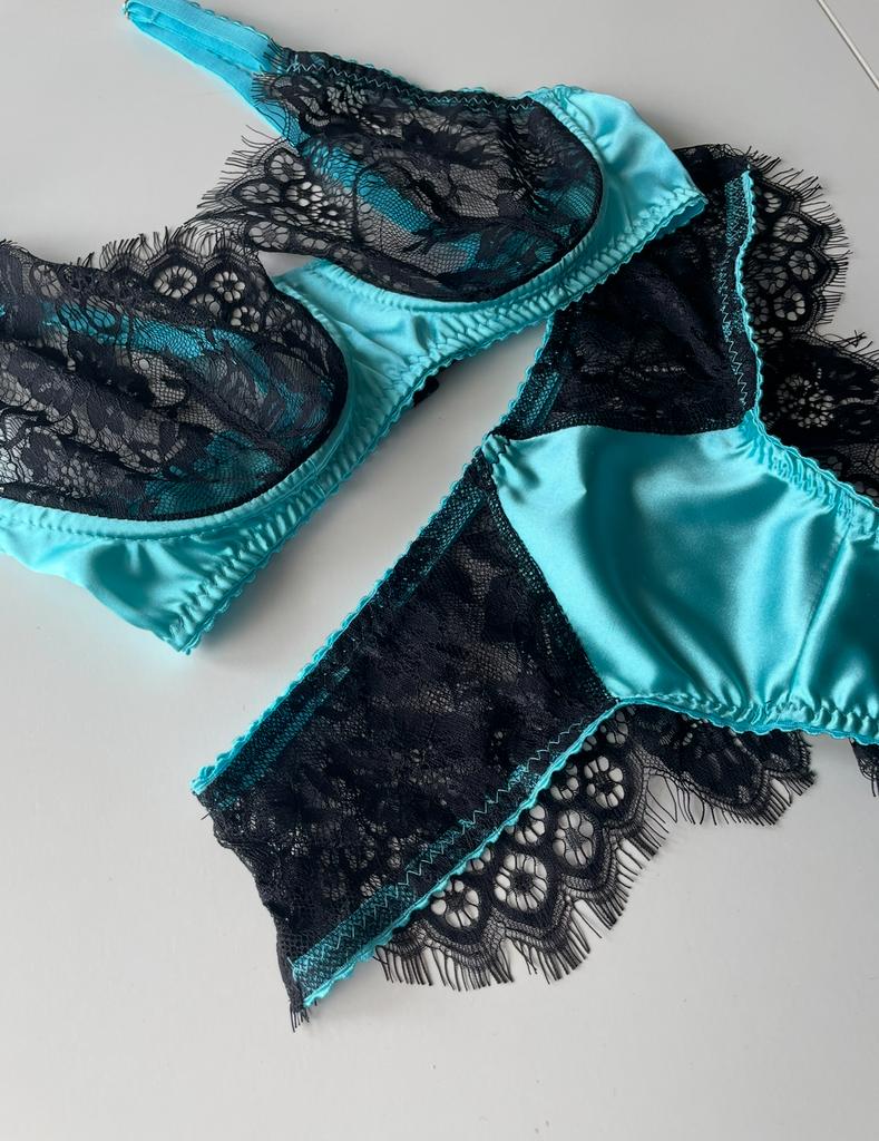 Нежный комплект  в изумрудном цвете с черным кружевом «SIDI»