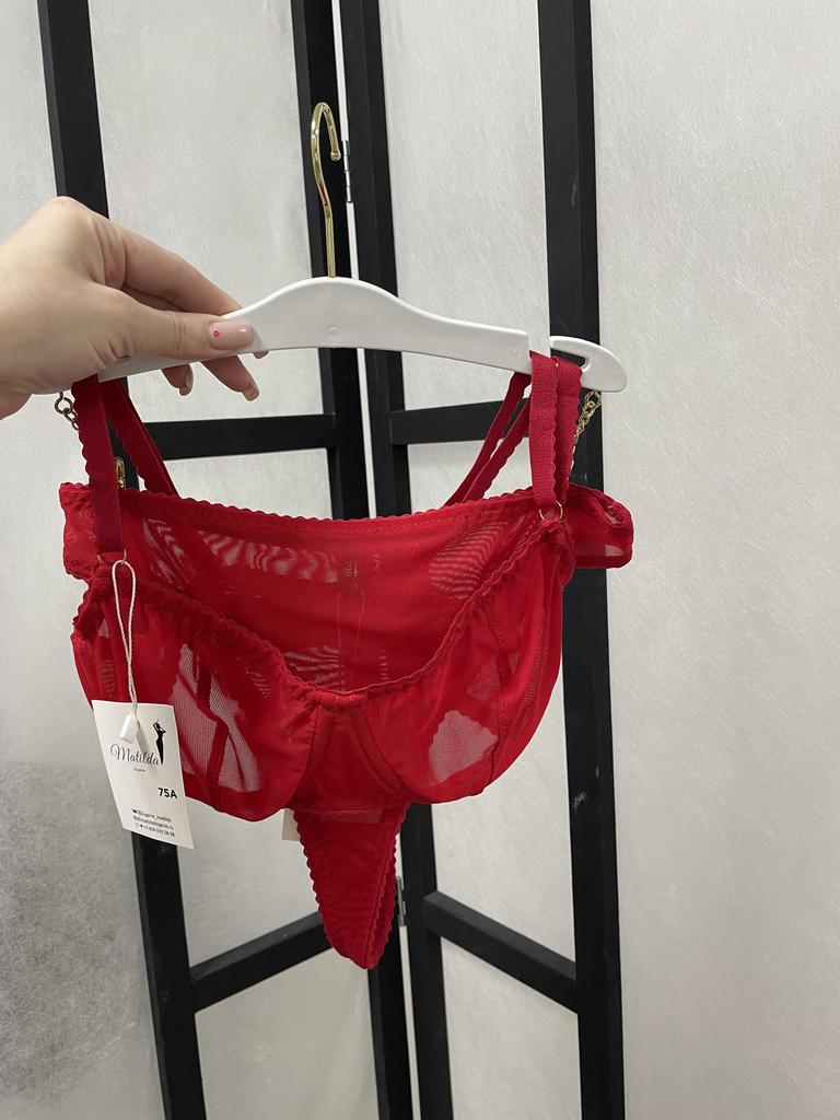 Комплект «SARA» в красном цвете.