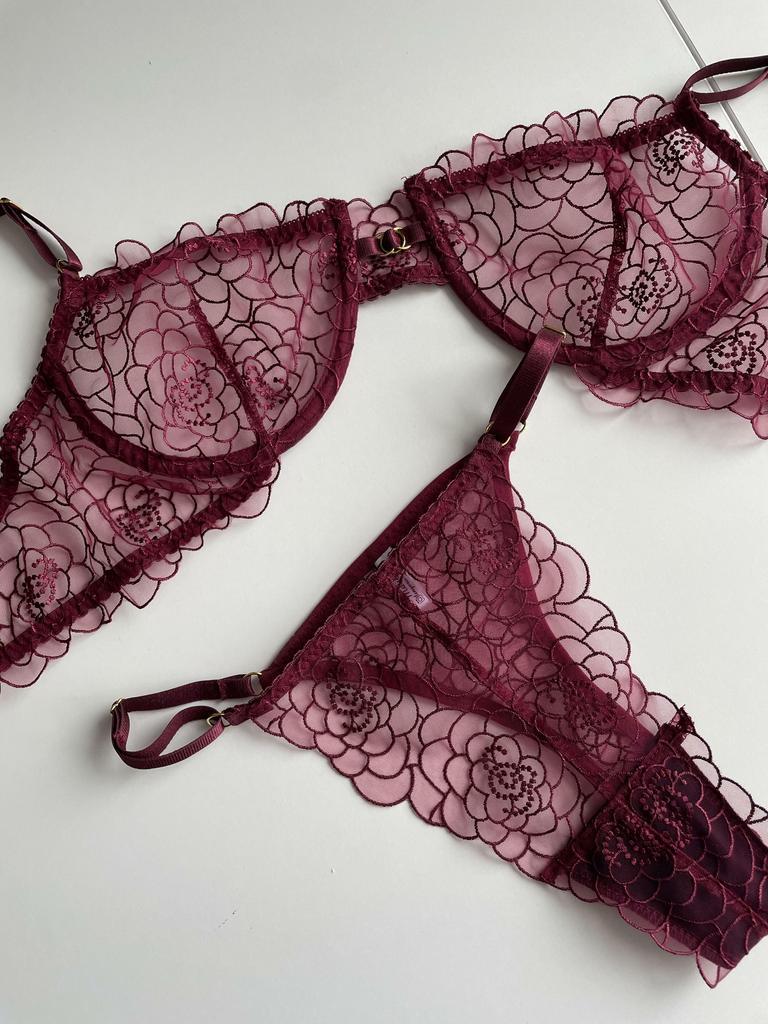 Кружевной комплект в бордовом цвете «MYT»