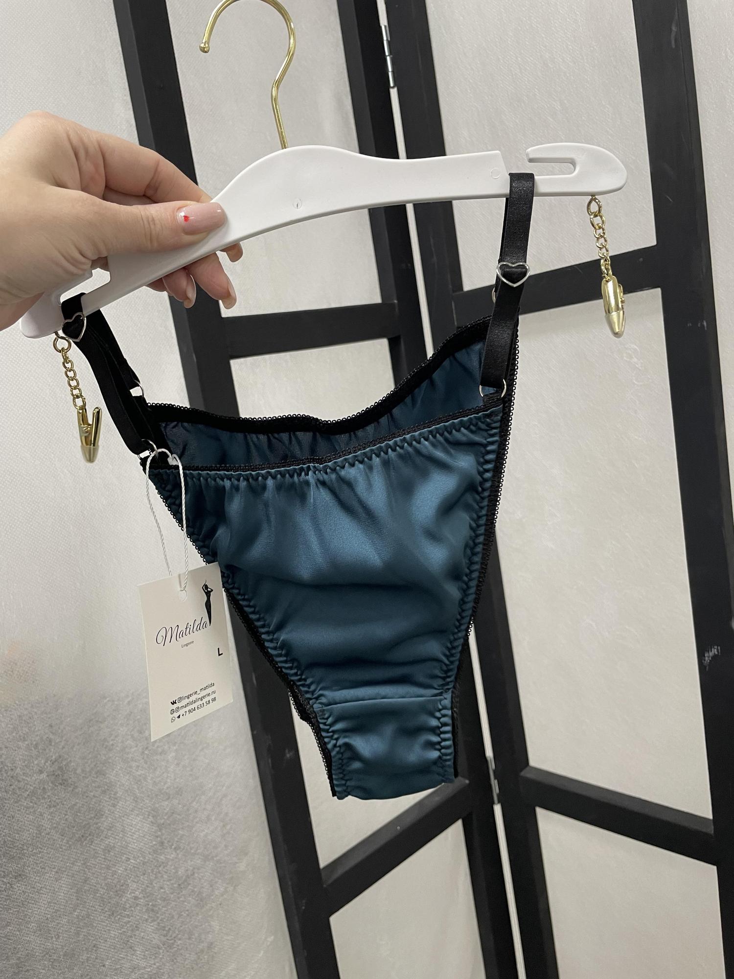 Шелковые комплект в изумрудном цвете «ASSI»