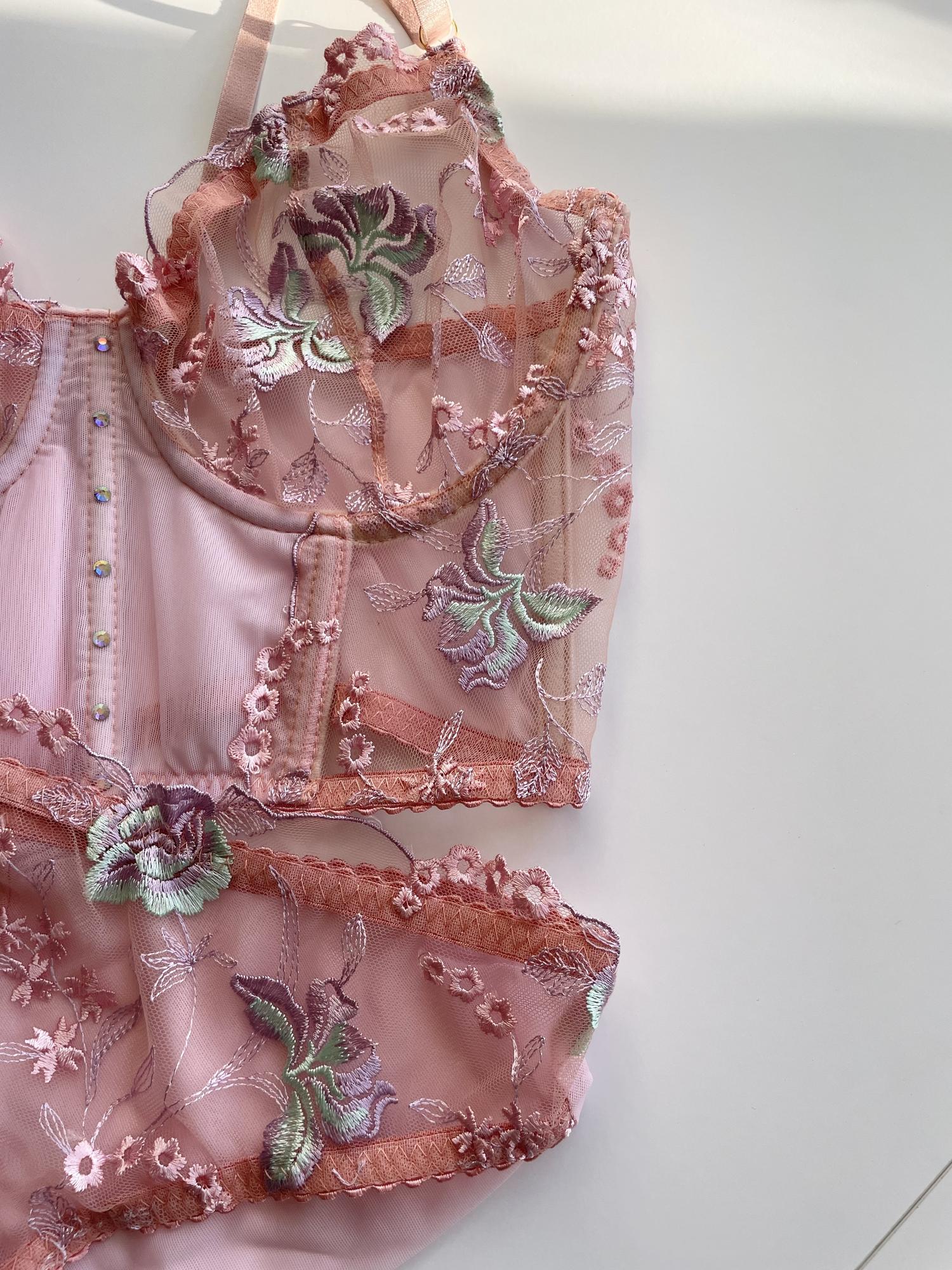 Кружевной комплект в нежно розовом цвете  «LONDI»