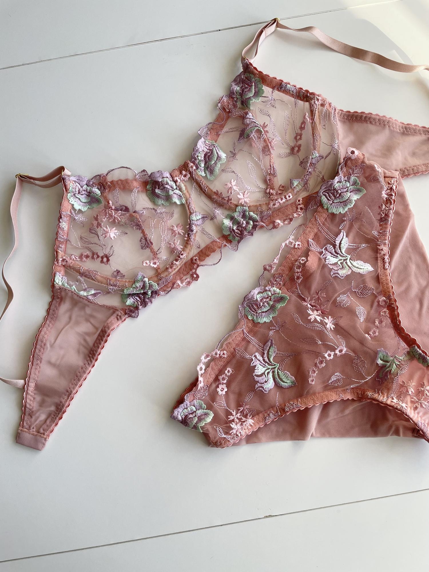 Кружевной комплект в нежно розовом цвете  «LOND»