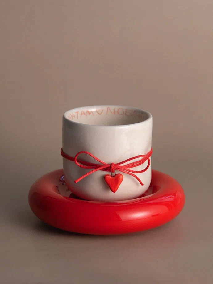 Тарелка-пончик и стаканчик