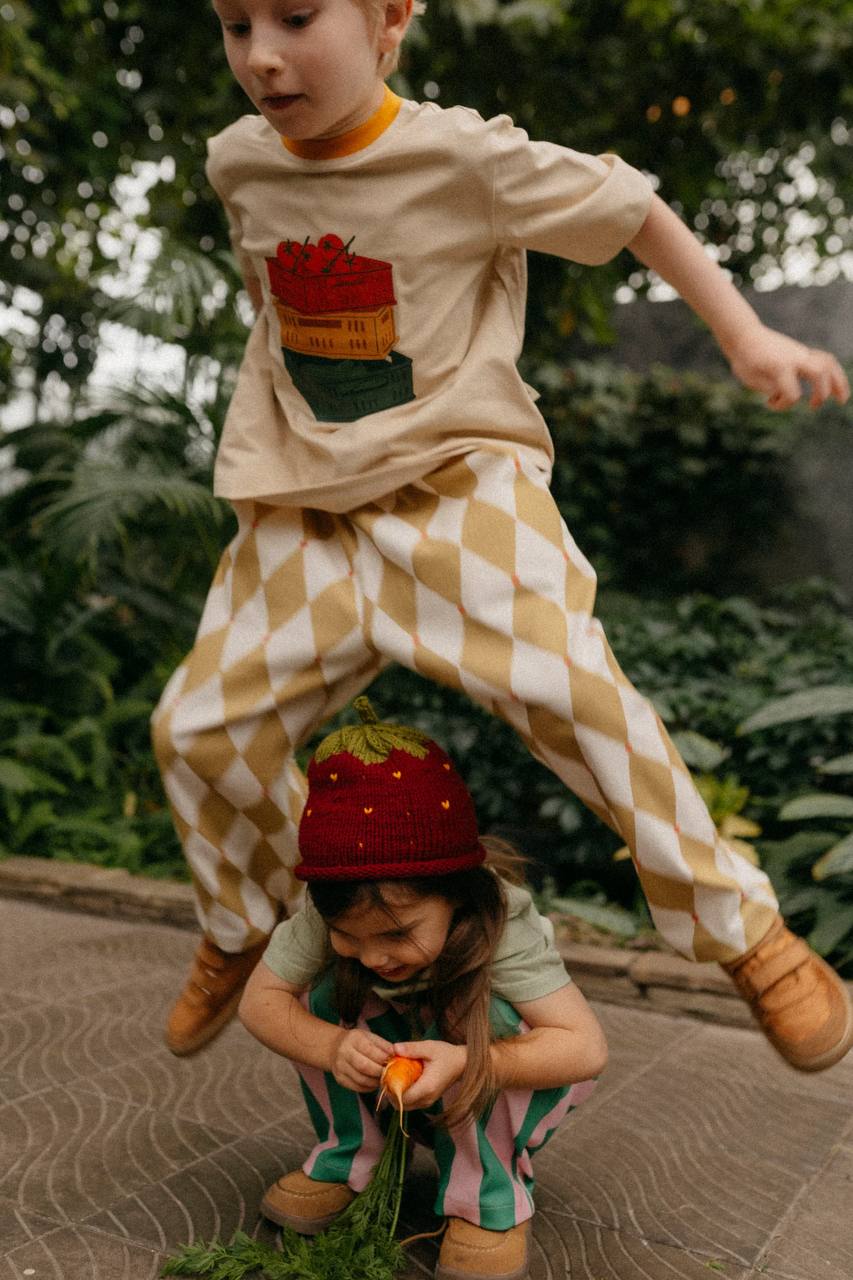 Шапка "клубника"