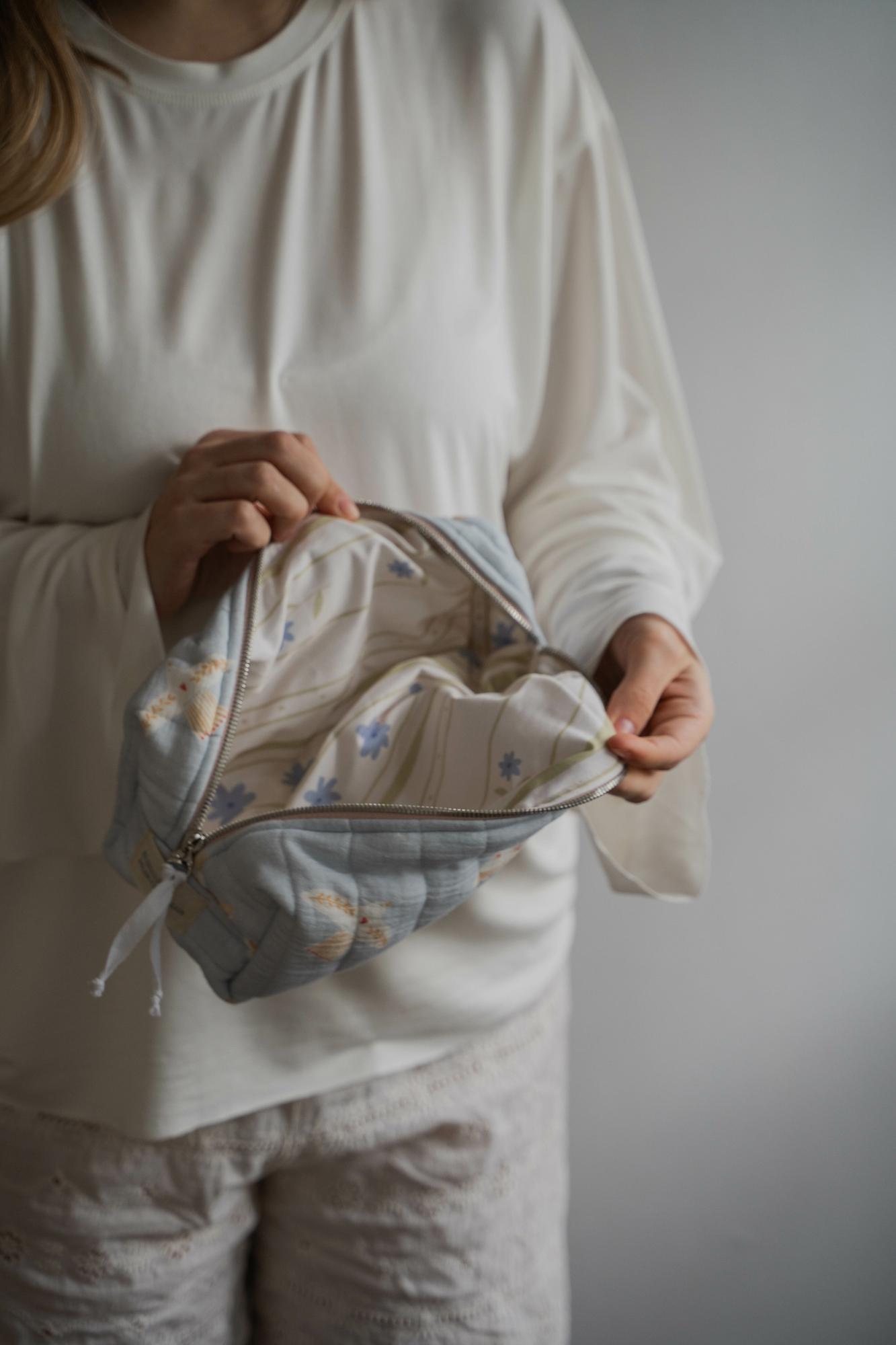 Косметичка со стежкой маленькая