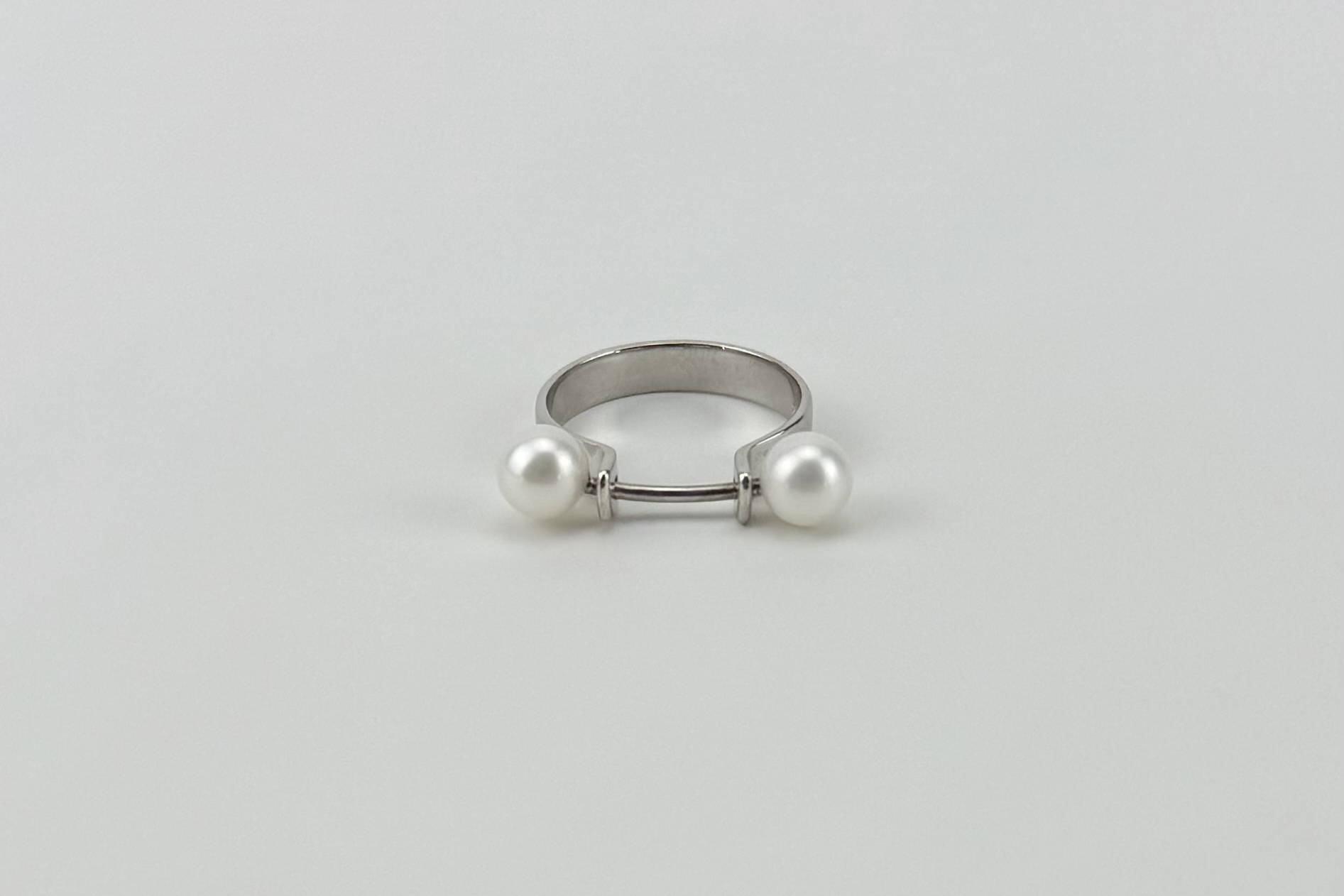 Кольцо с двумя натуральными жемчужинами OMEGA