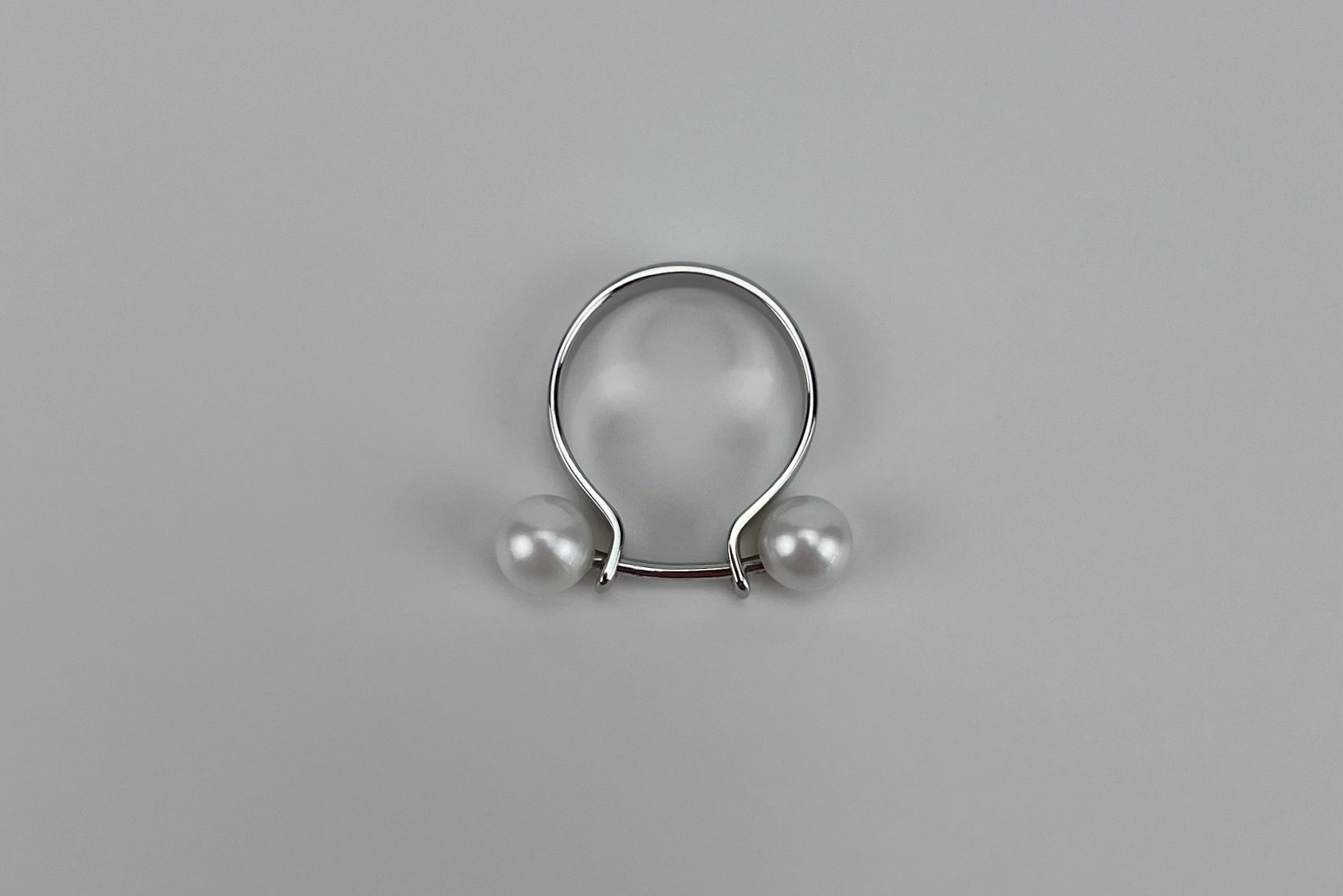 Кольцо с двумя натуральными жемчужинами OMEGA