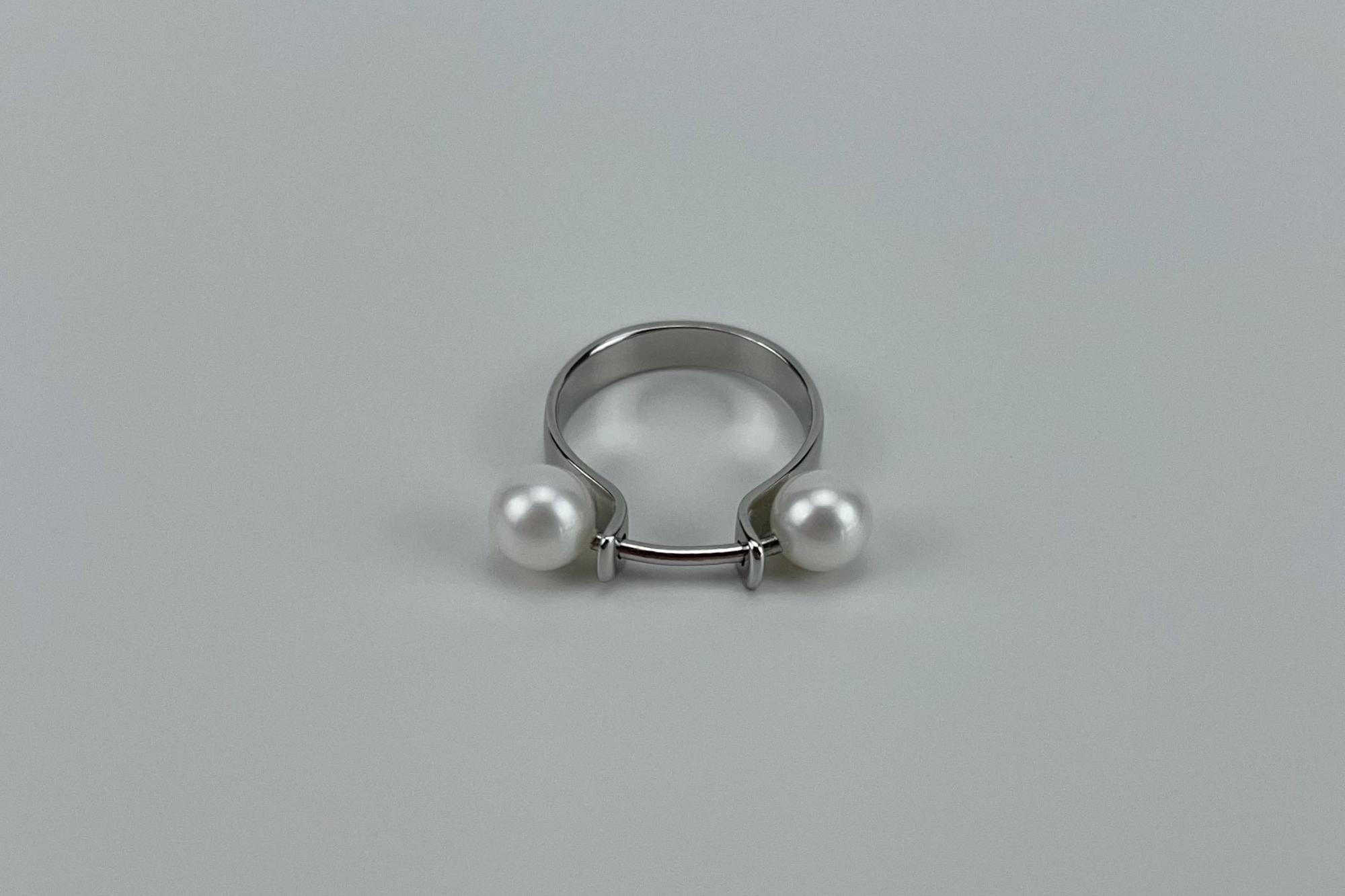 Кольцо с двумя натуральными жемчужинами OMEGA