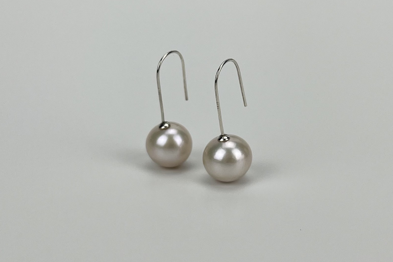 Серьги с крупным жемчугом BOMB