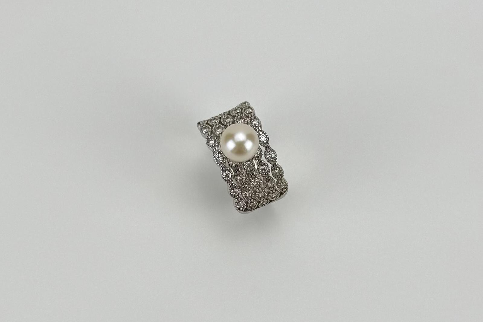 Широкое кольцо с натуральным жемчугом WAVES