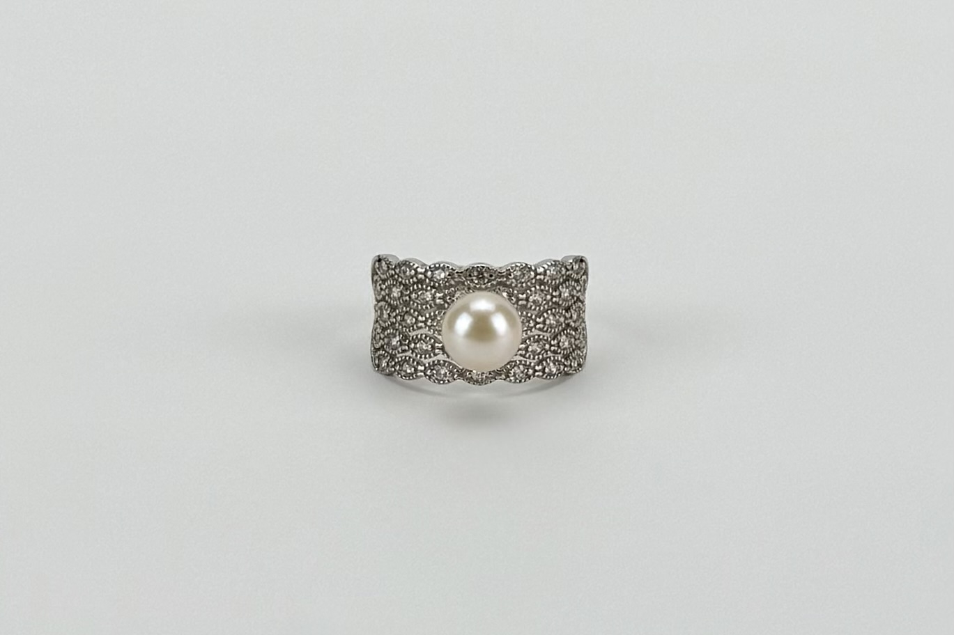 Широкое кольцо с натуральным жемчугом WAVES