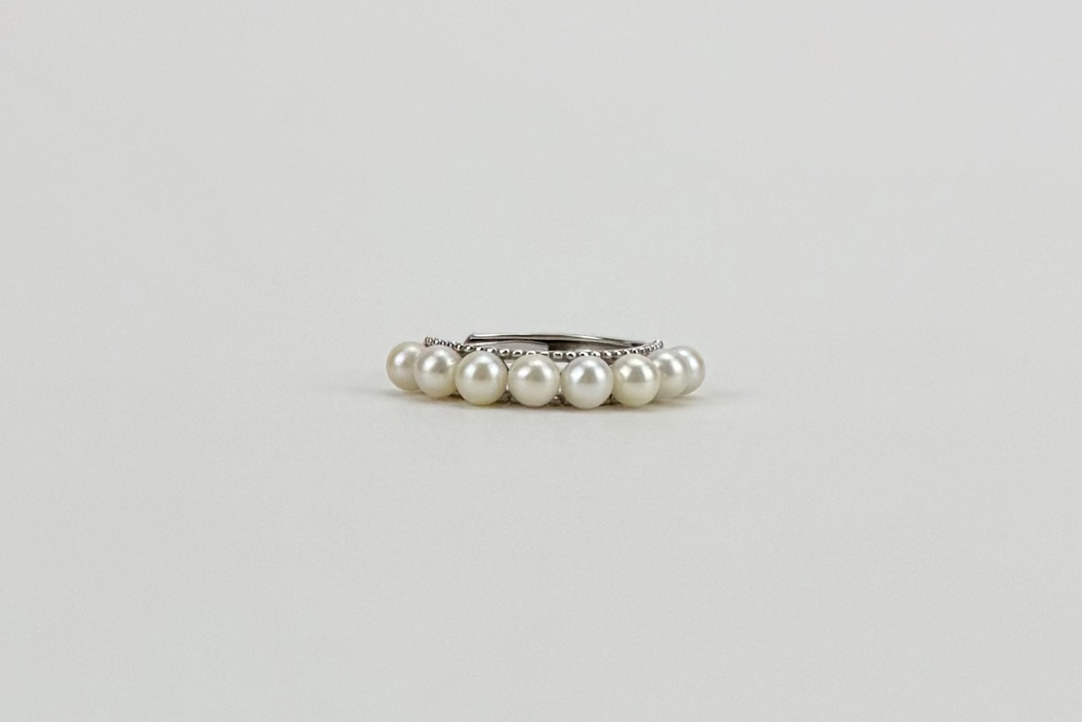 Кольцо с дорожкой из натурального жемчуга TRACE