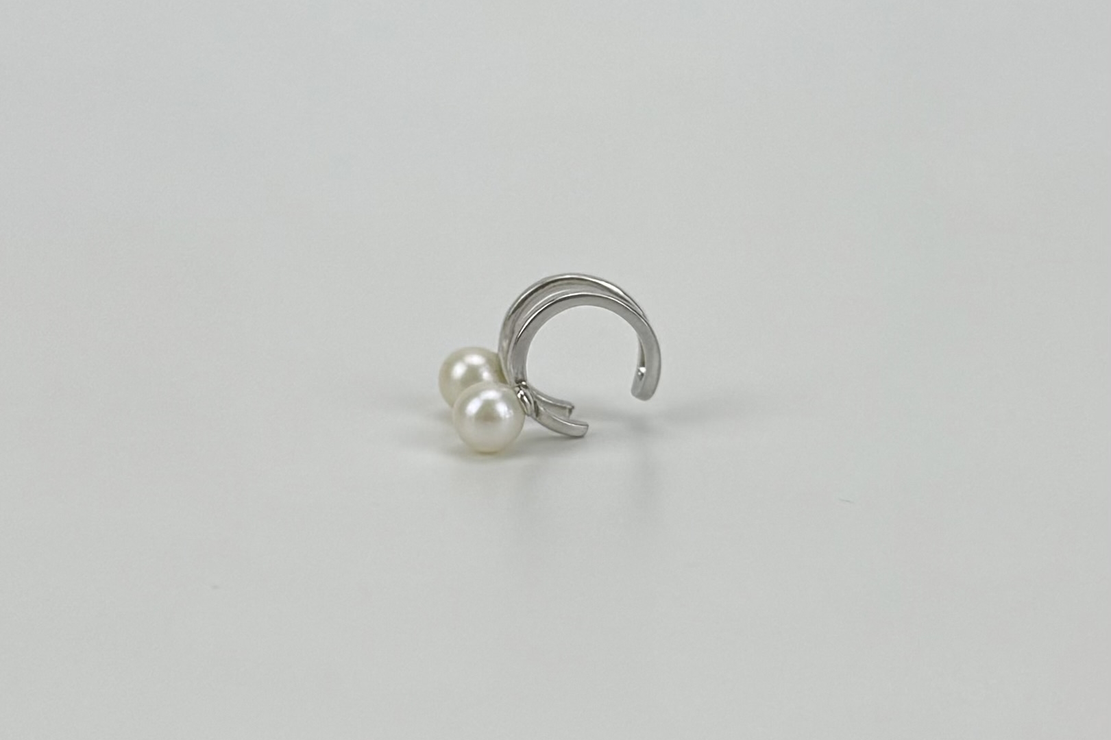 Кафф с натуральными жемчужинами JJ