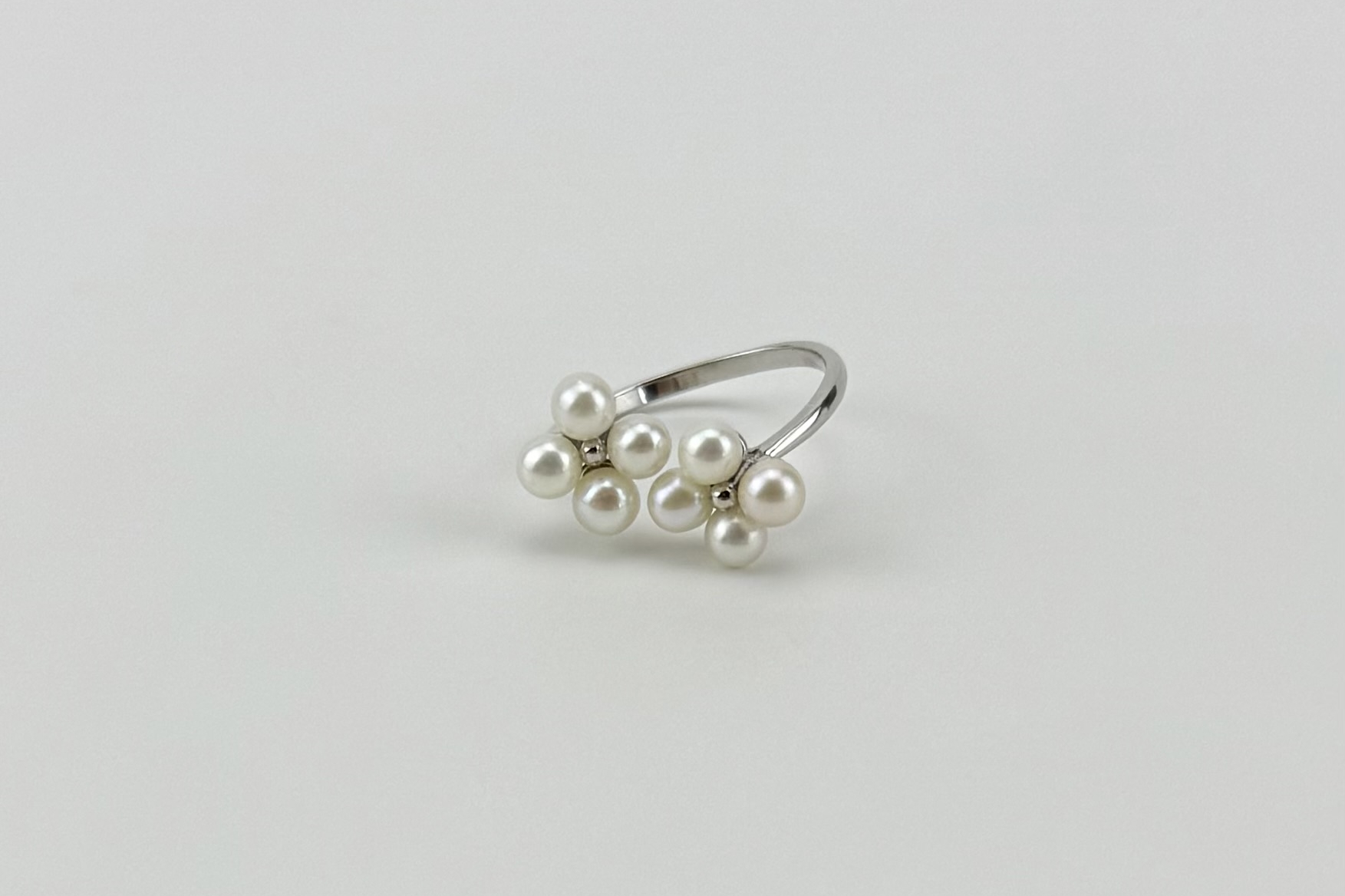 Кольцо в виде цветка с натуральным жемчугом BLOSSOM