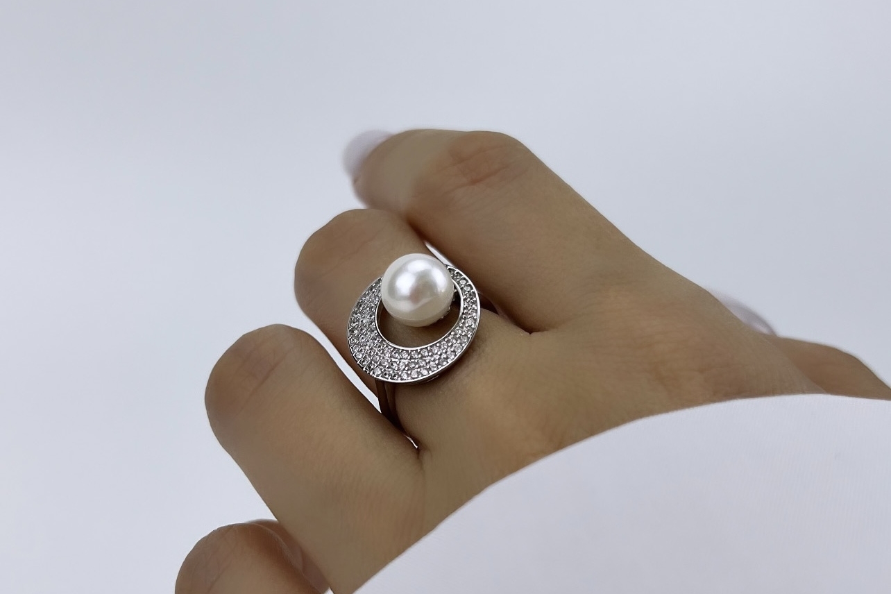 Крупное кольцо с натуральным жемчугом MOON