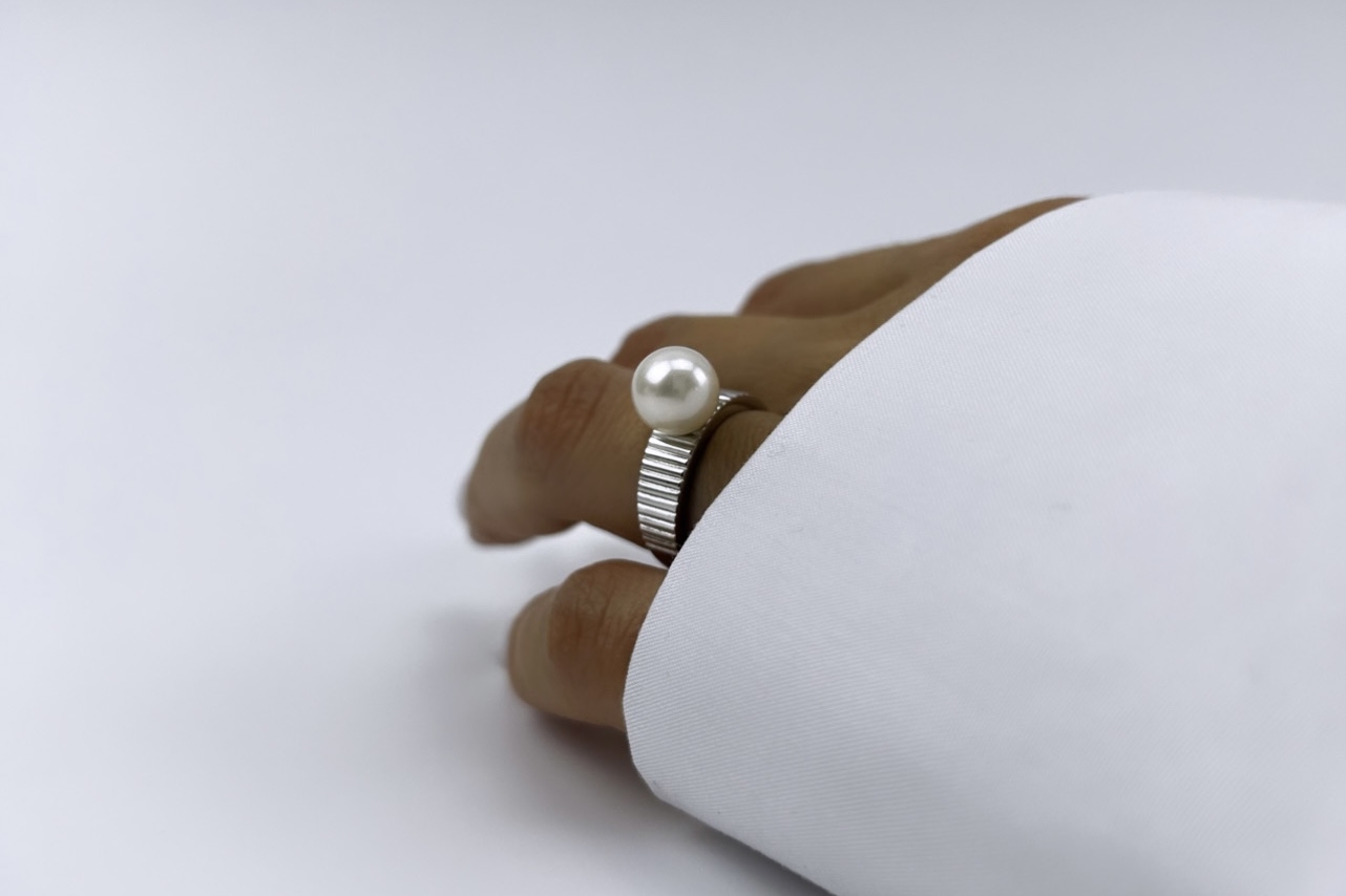 Кольцо с натуральной жемчужиной NOIR