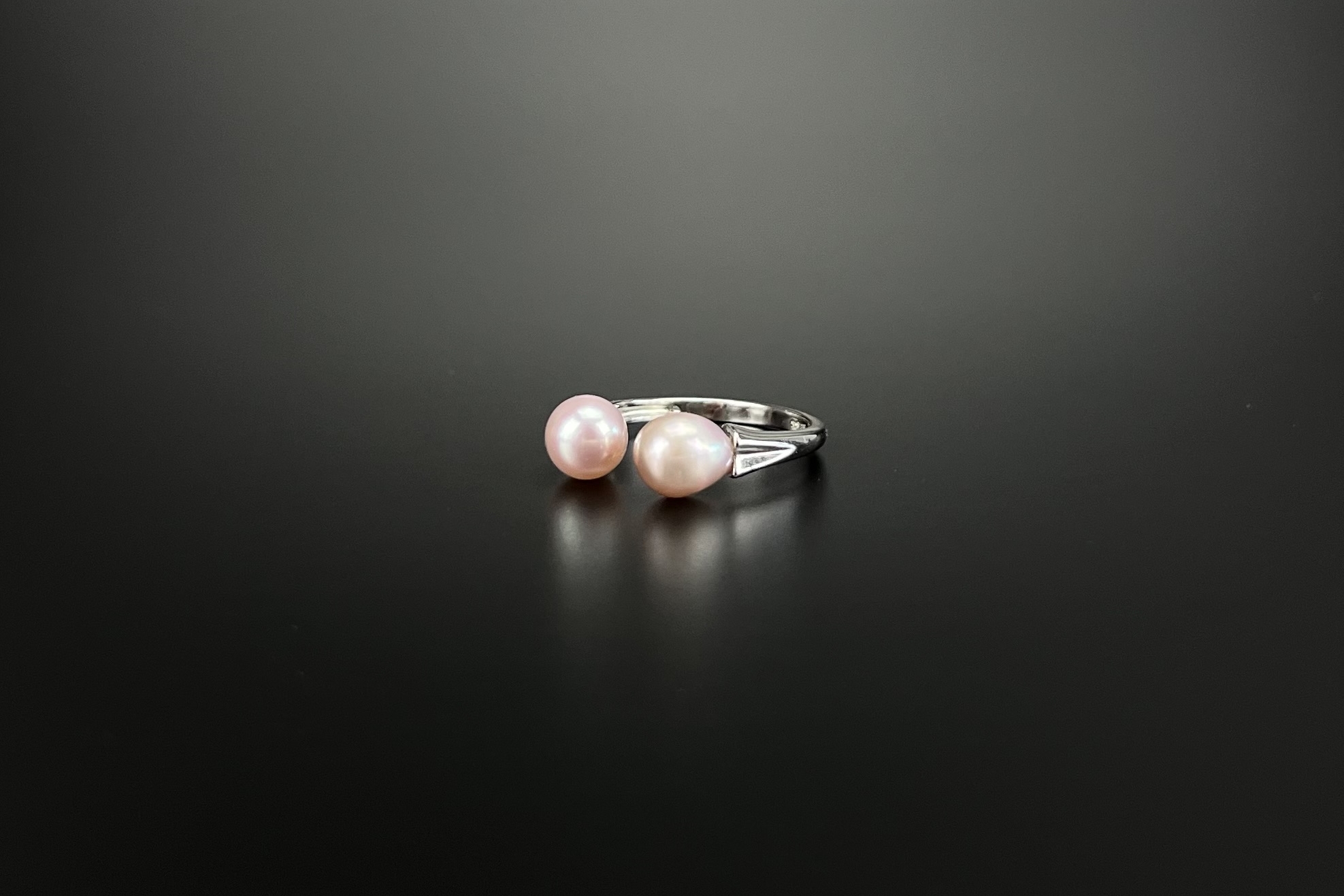 Кольцо с двумя натуральными жемчужинами KISS
