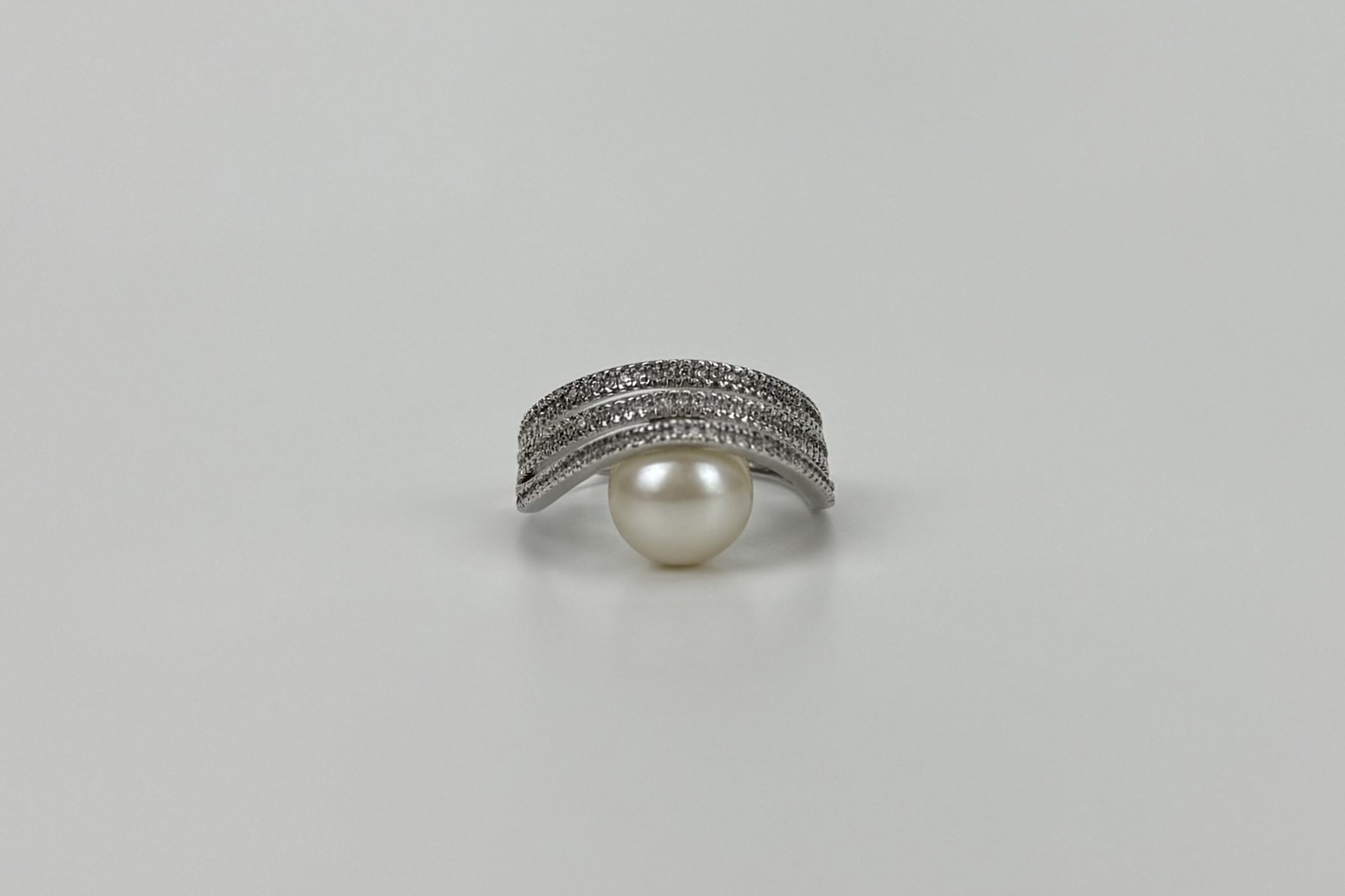 Кольцо с крупной натуральной жемчужиной BARBARA