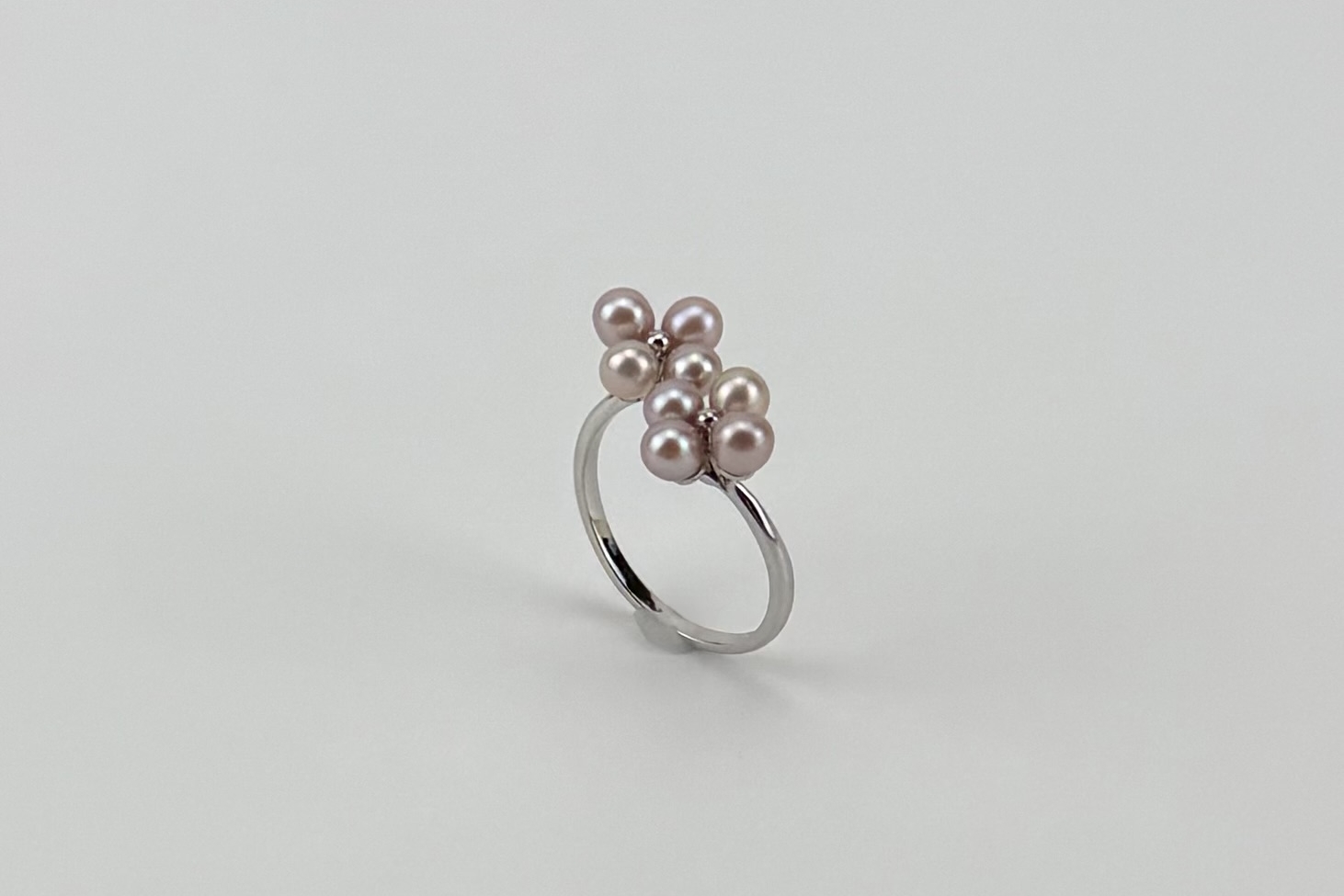 Кольцо в виде цветка с натуральным жемчугом BLOSSOM