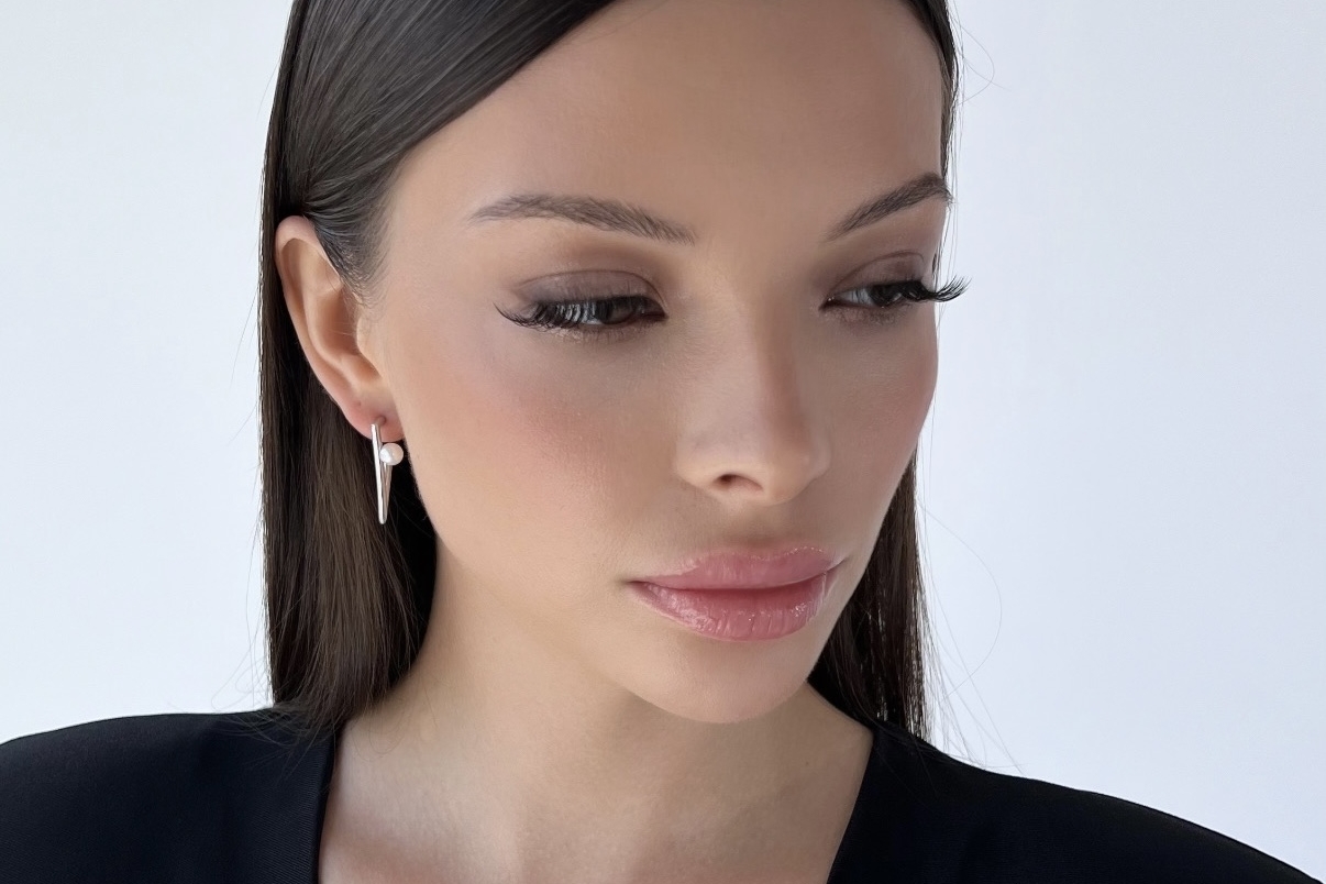 Геометричные серьги с натуральным жемчугом V-CODE