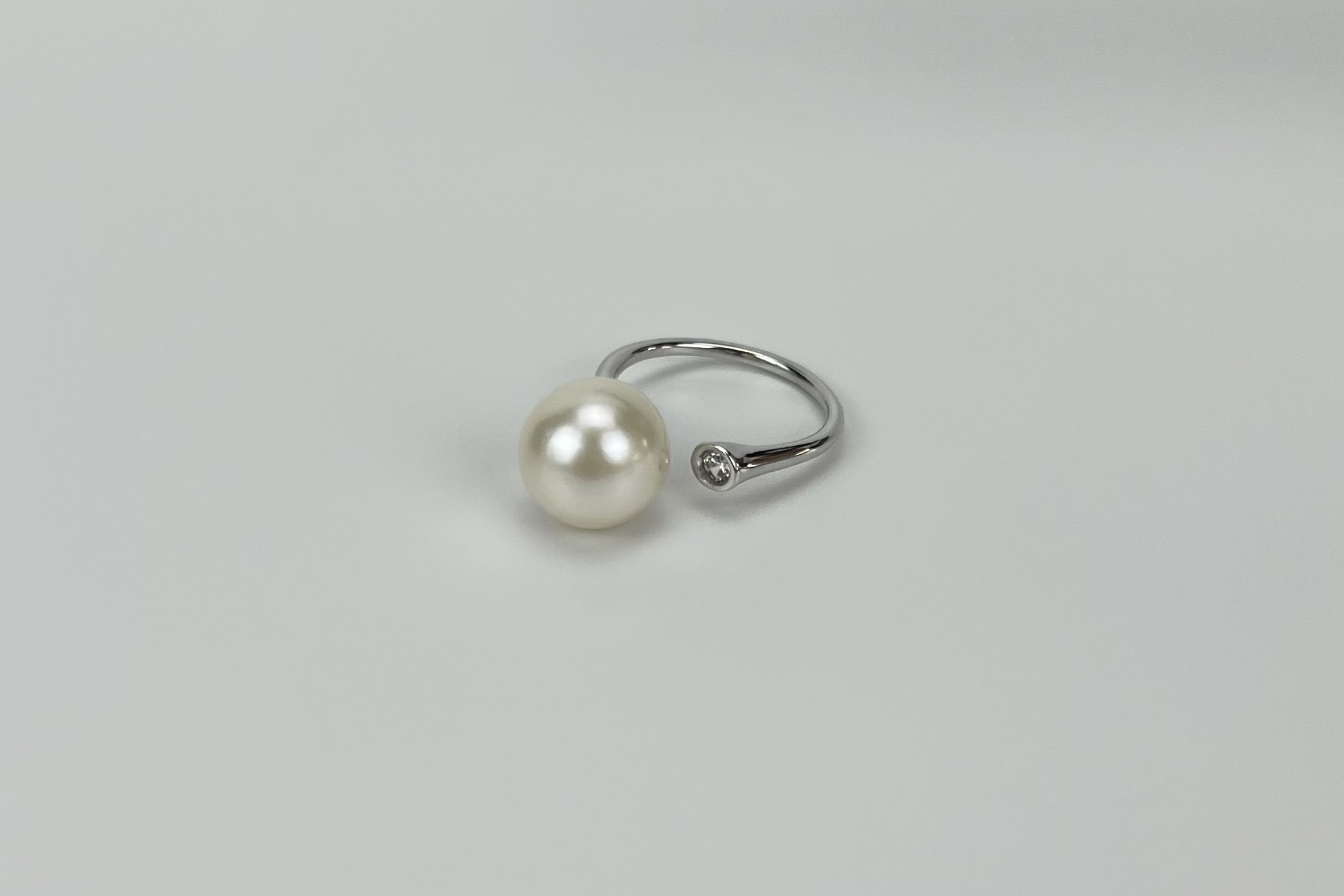 Кольцо с крупной жемчужиной ONE