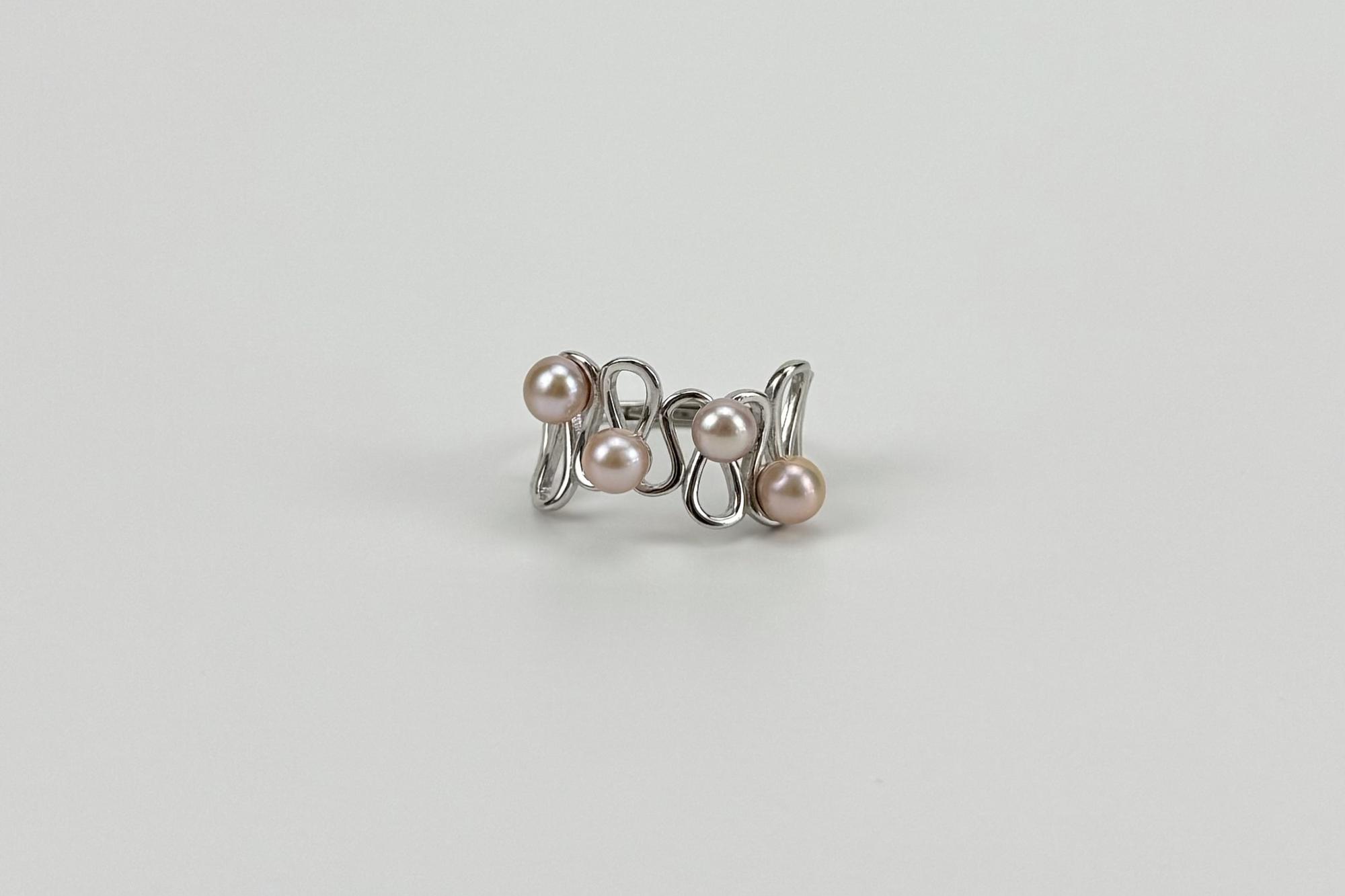 Кольцо с натуральным розовым жемчугом LURE