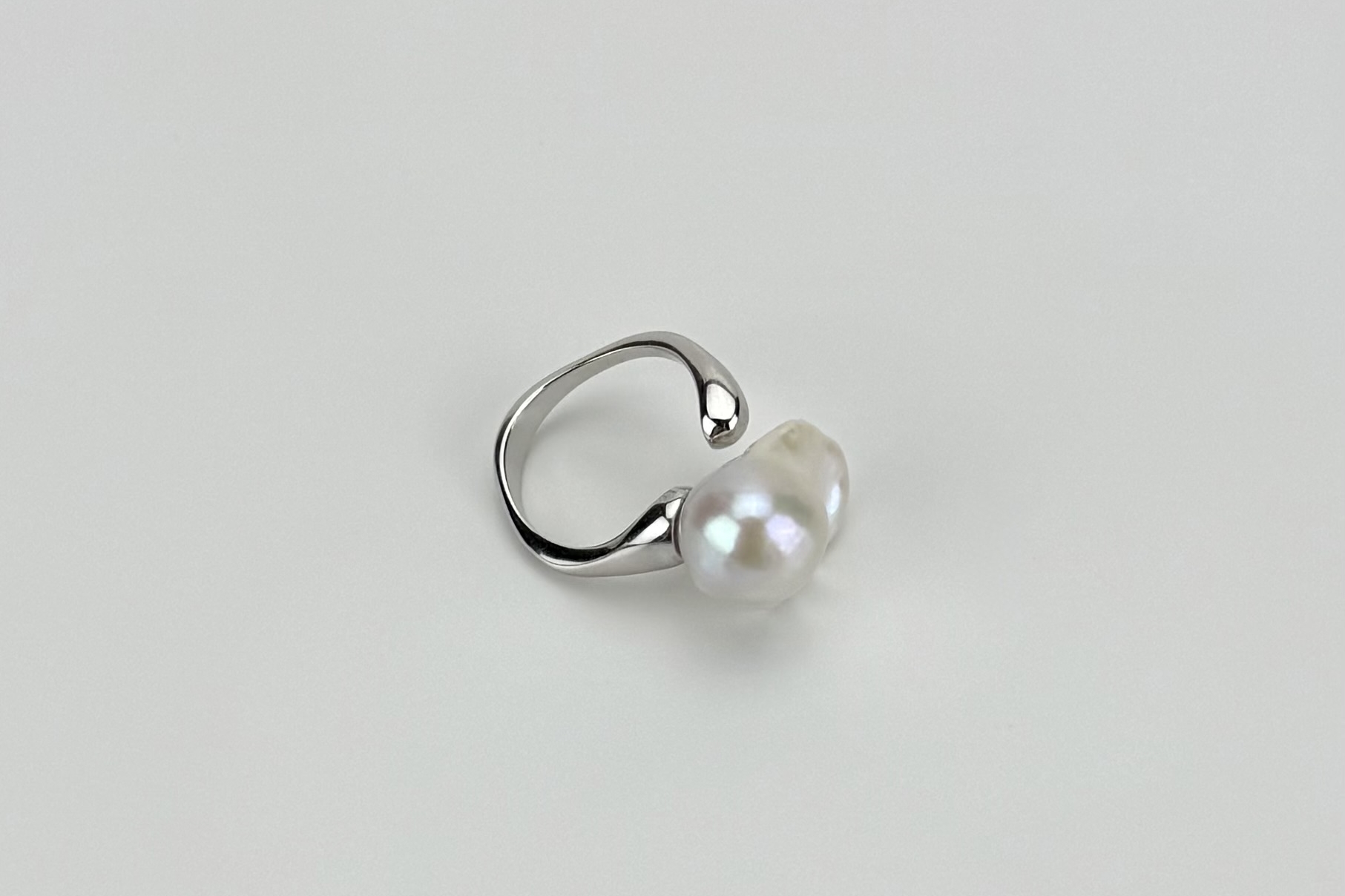 Кольцо с крупным жемчугом барокко REHAB