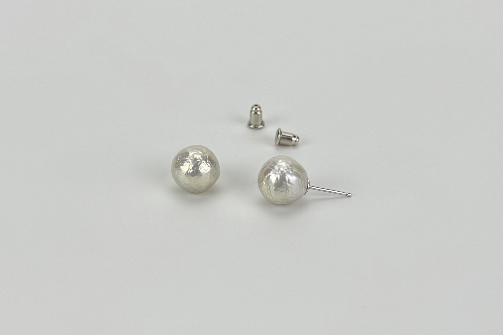 Cерьги с крупным жемчугом барокко SIDE EFFECT