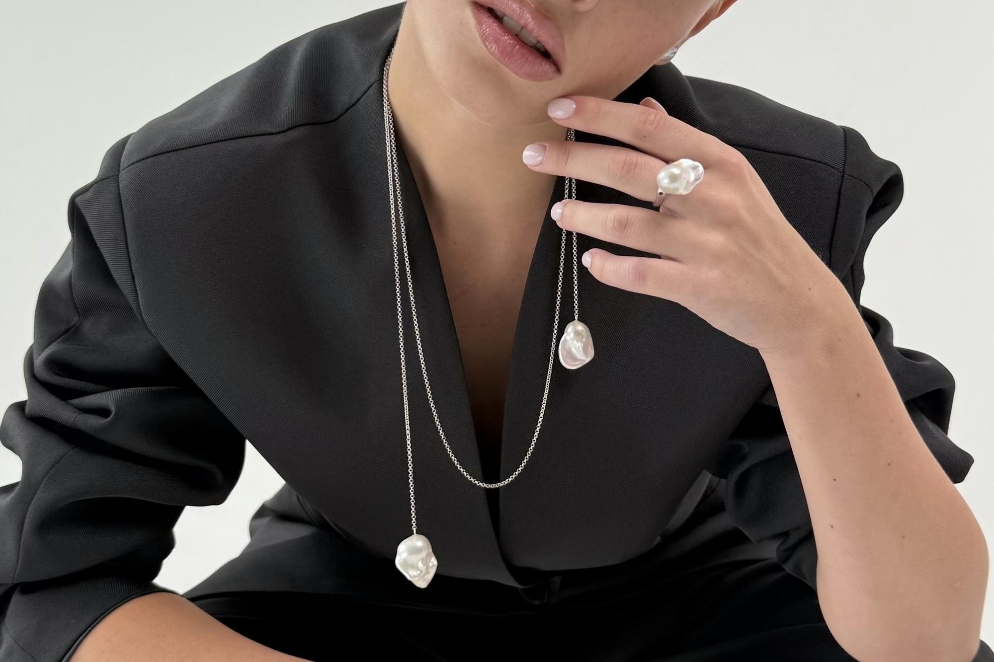 Колье с крупными жемчужинами на цепочке PELEGRINE