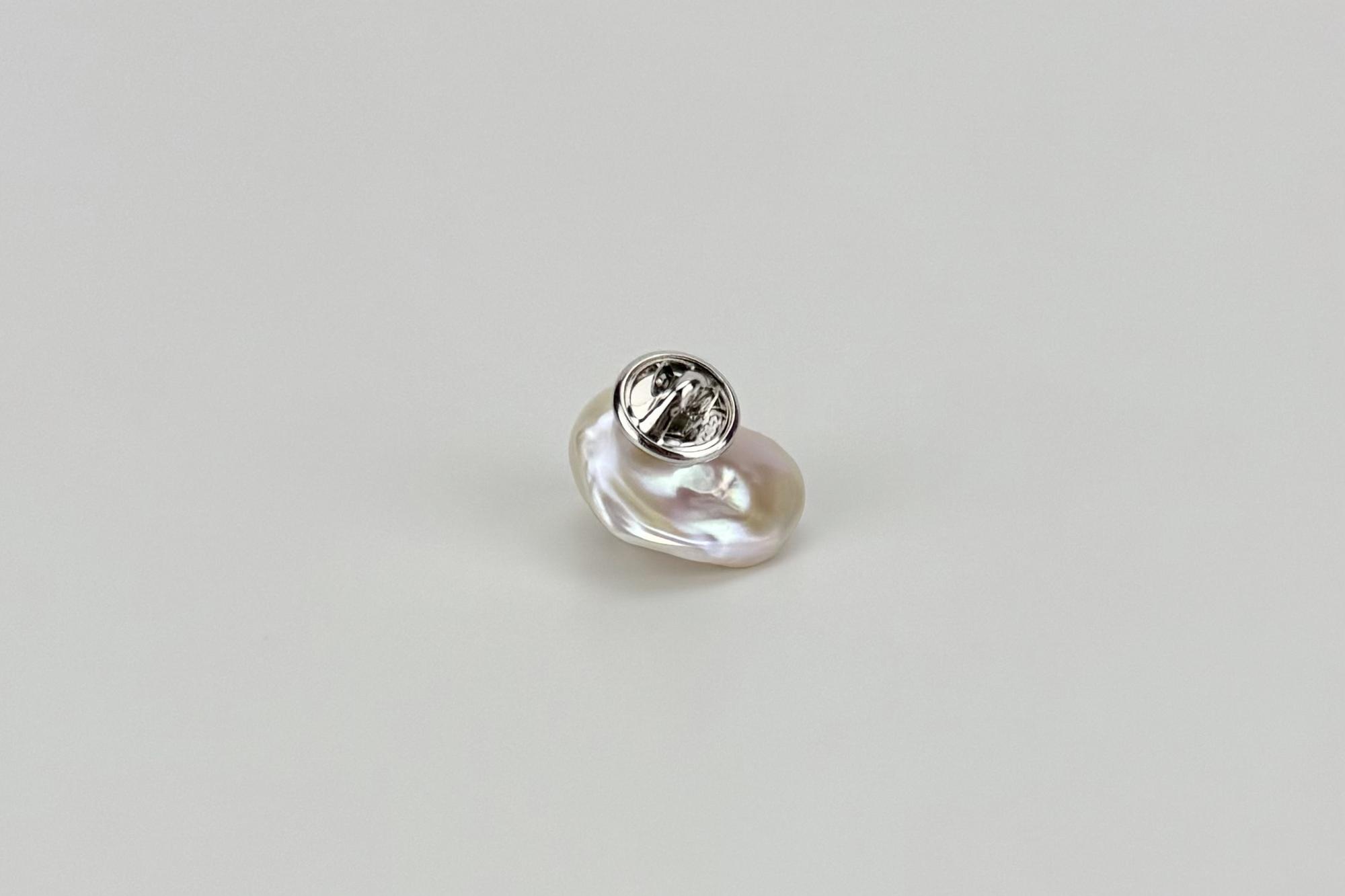 Брошь с натуральным жемчугом барокко PELEGRINE