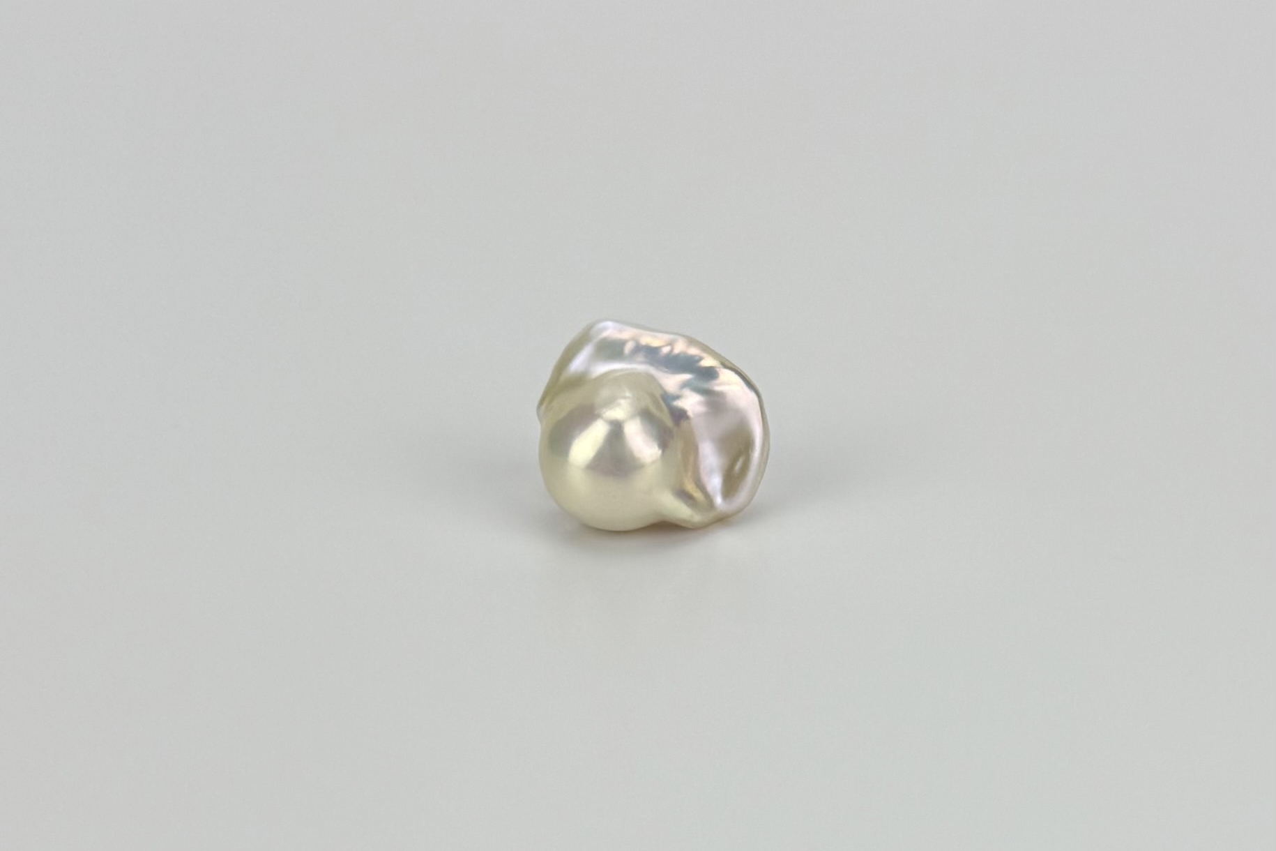 Брошь с натуральным жемчугом барокко PELEGRINE