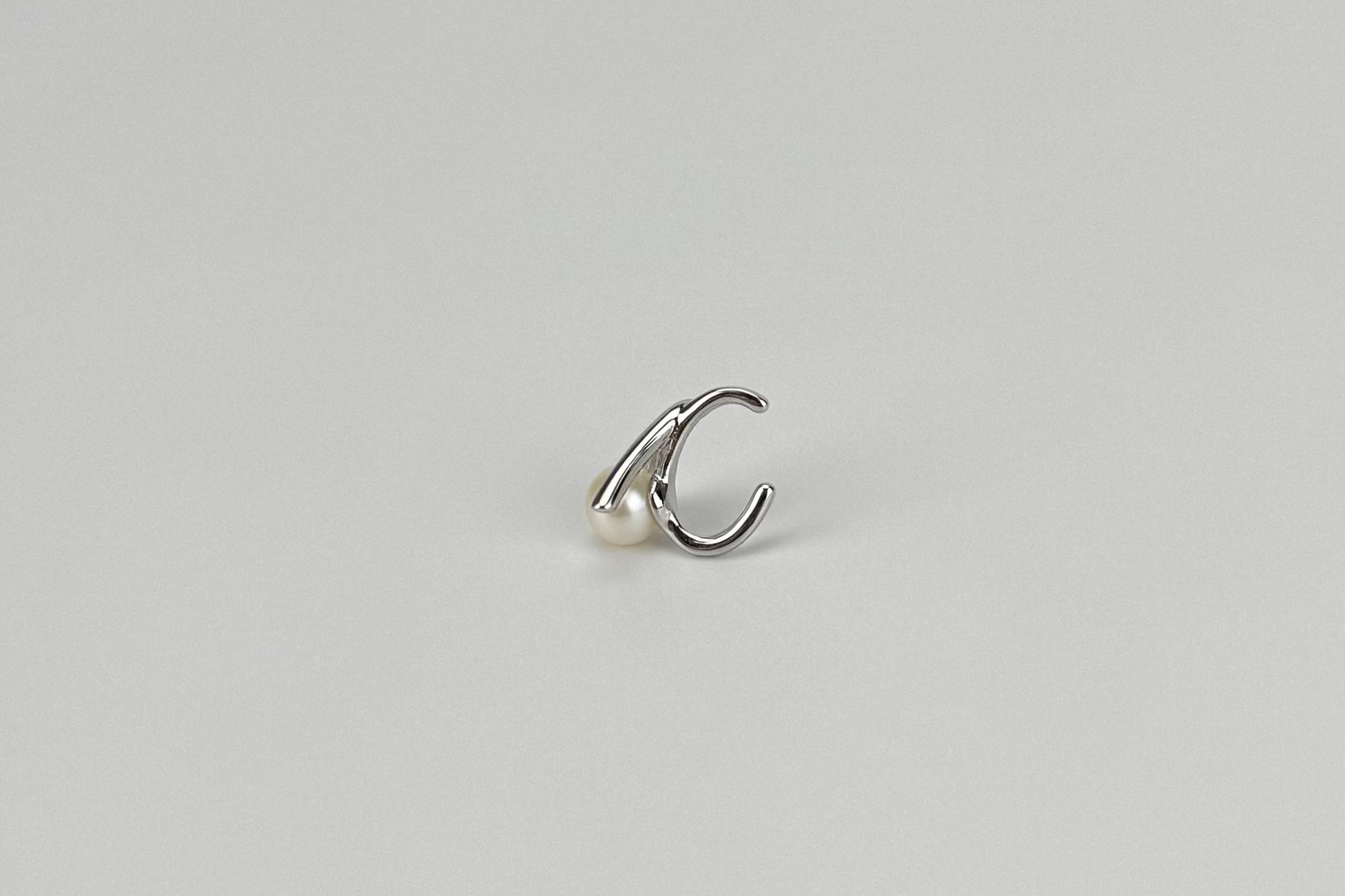 Кафф с натуральным жемчугом V-CODE