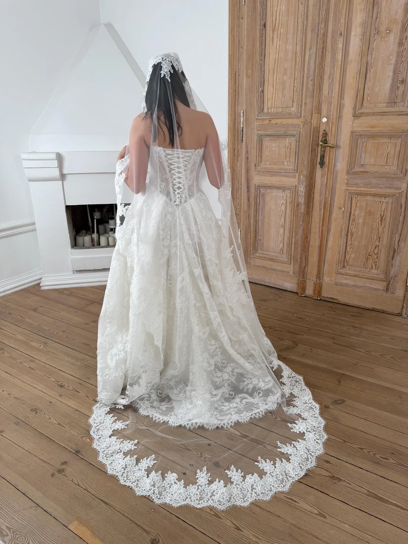 Welon - Mantila Cathedral