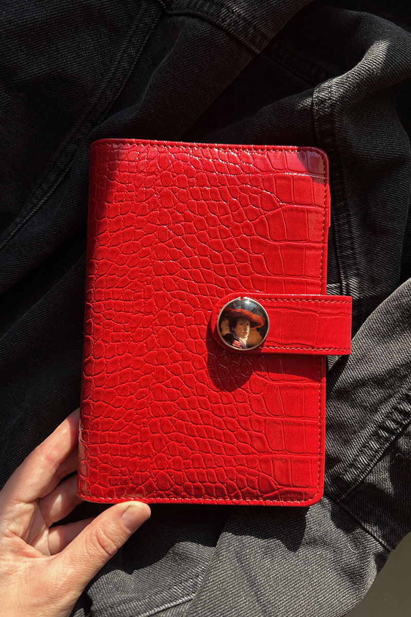 Блокнот на кольцах красный А6 с разноцветной бумагой