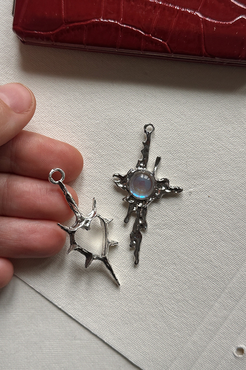 Шарм для блокнота готический